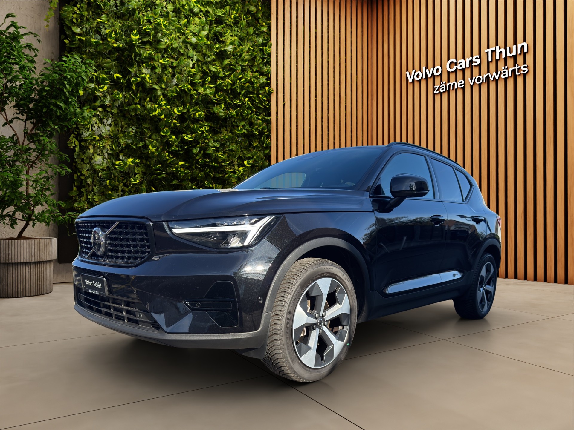 VOLVO XC40 2.0 B3 MH Plus Dark