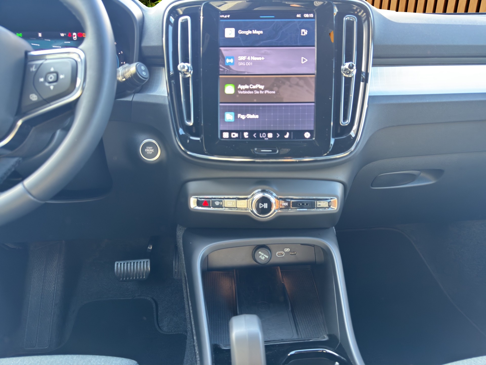 VOLVO XC40 2.0 B3 MH Plus Dark-image-11