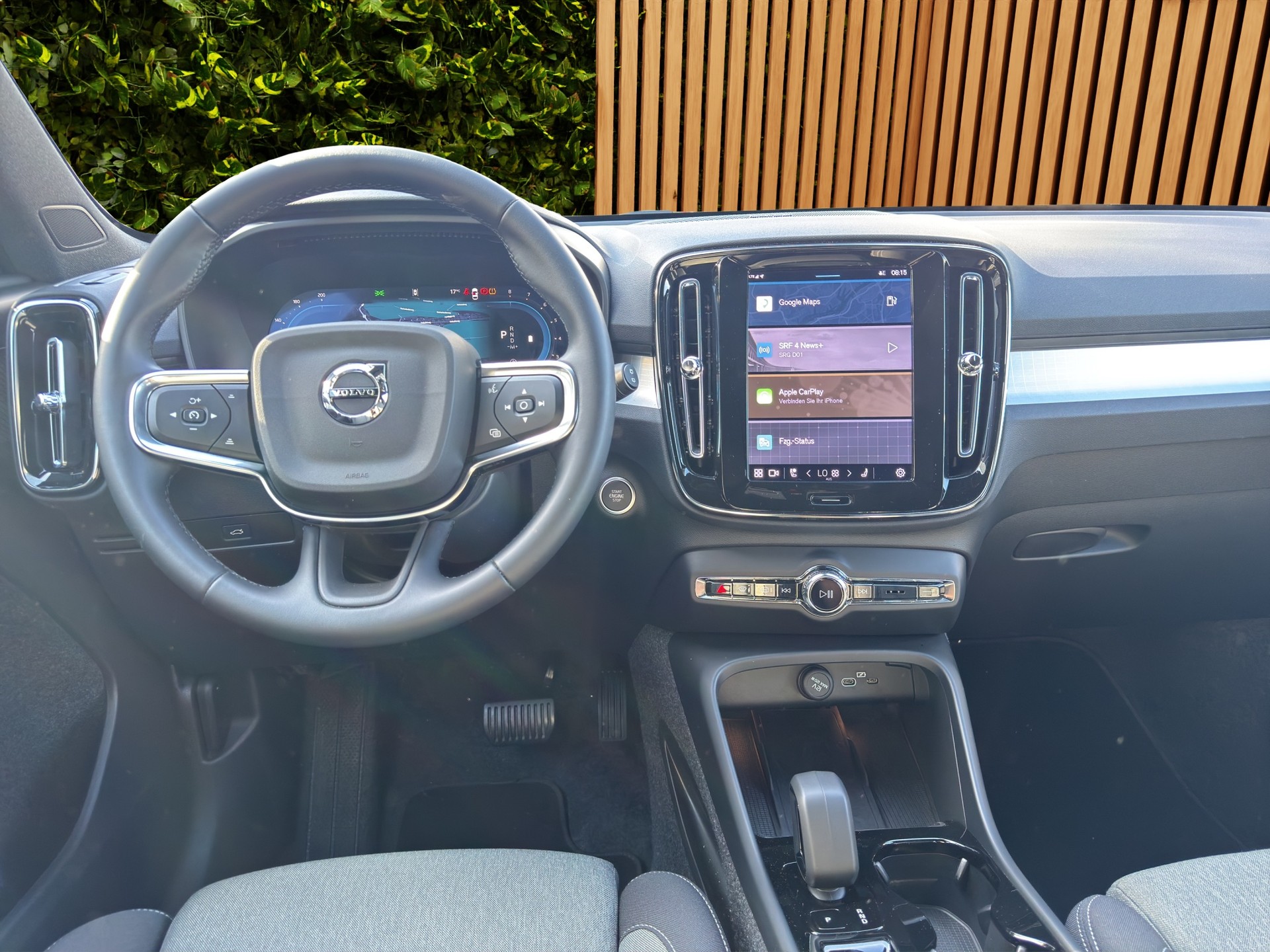 VOLVO XC40 2.0 B3 MH Plus Dark-image-9