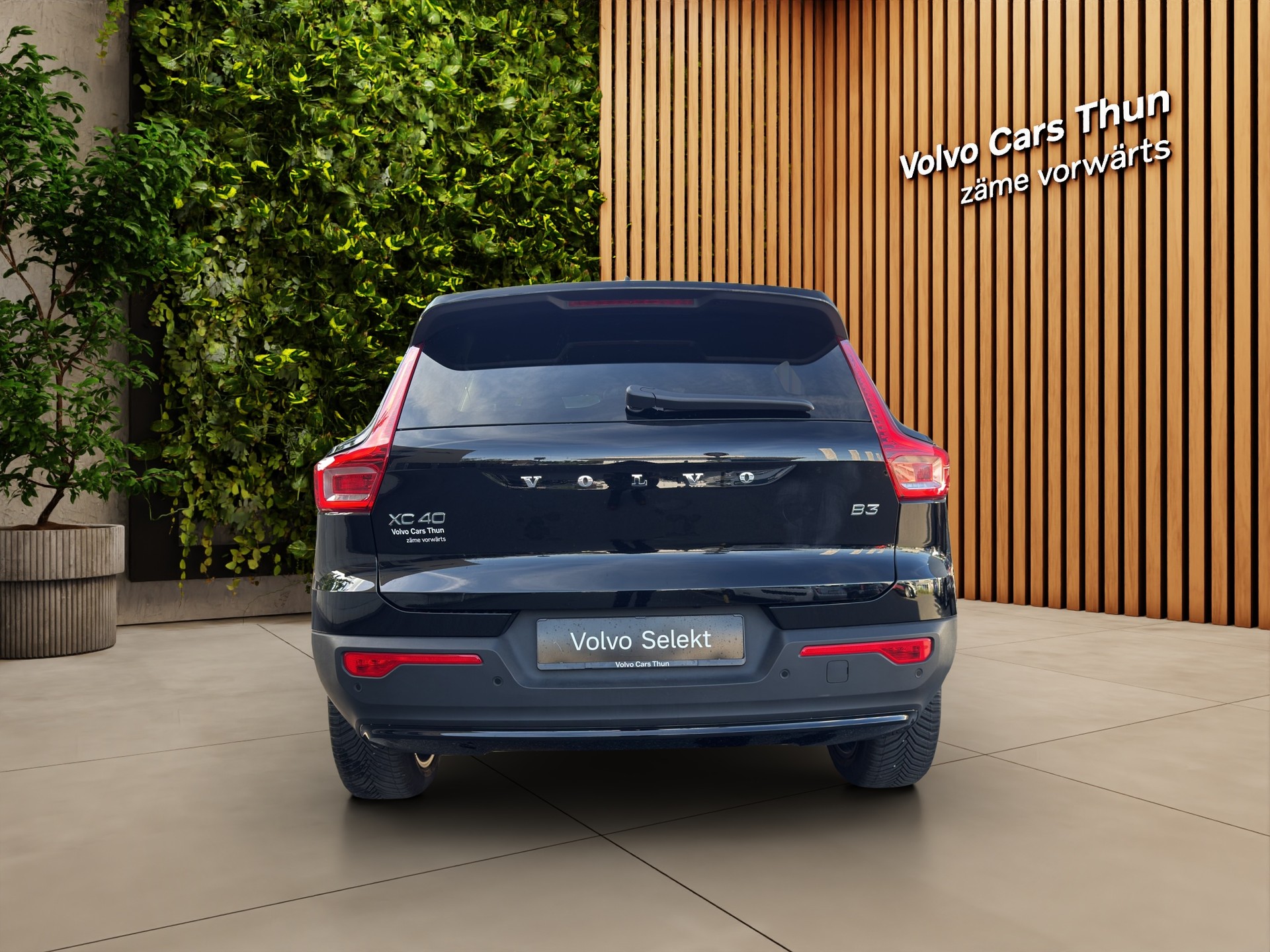 VOLVO XC40 2.0 B3 MH Plus Dark-image-6