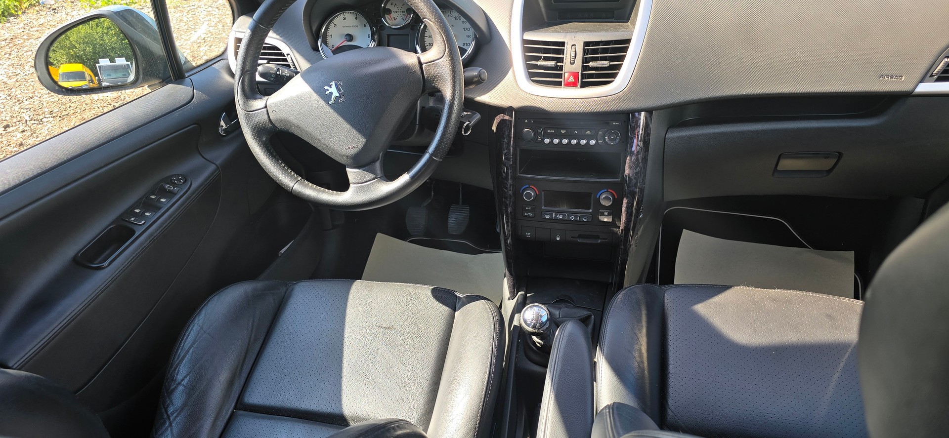 PEUGEOT 207 1.6 16V Sport-image-12