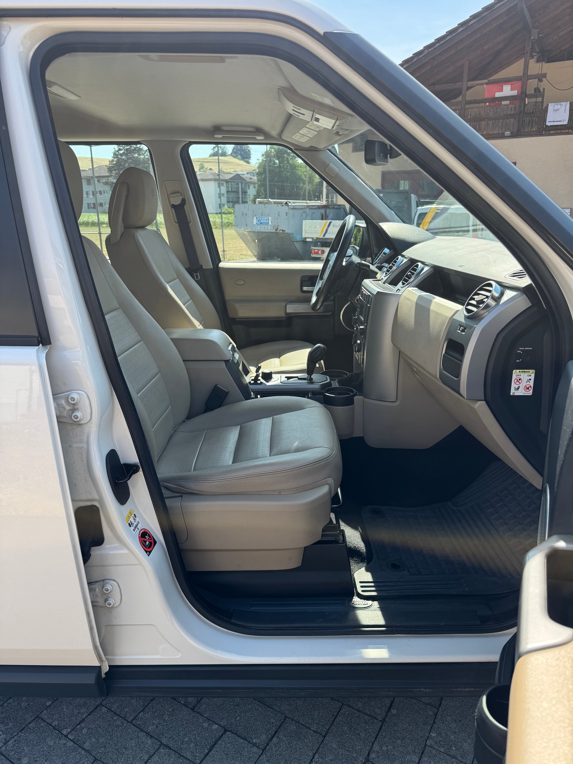 LAND ROVER Discovery 2.7d V6 SE Automatic-image-9