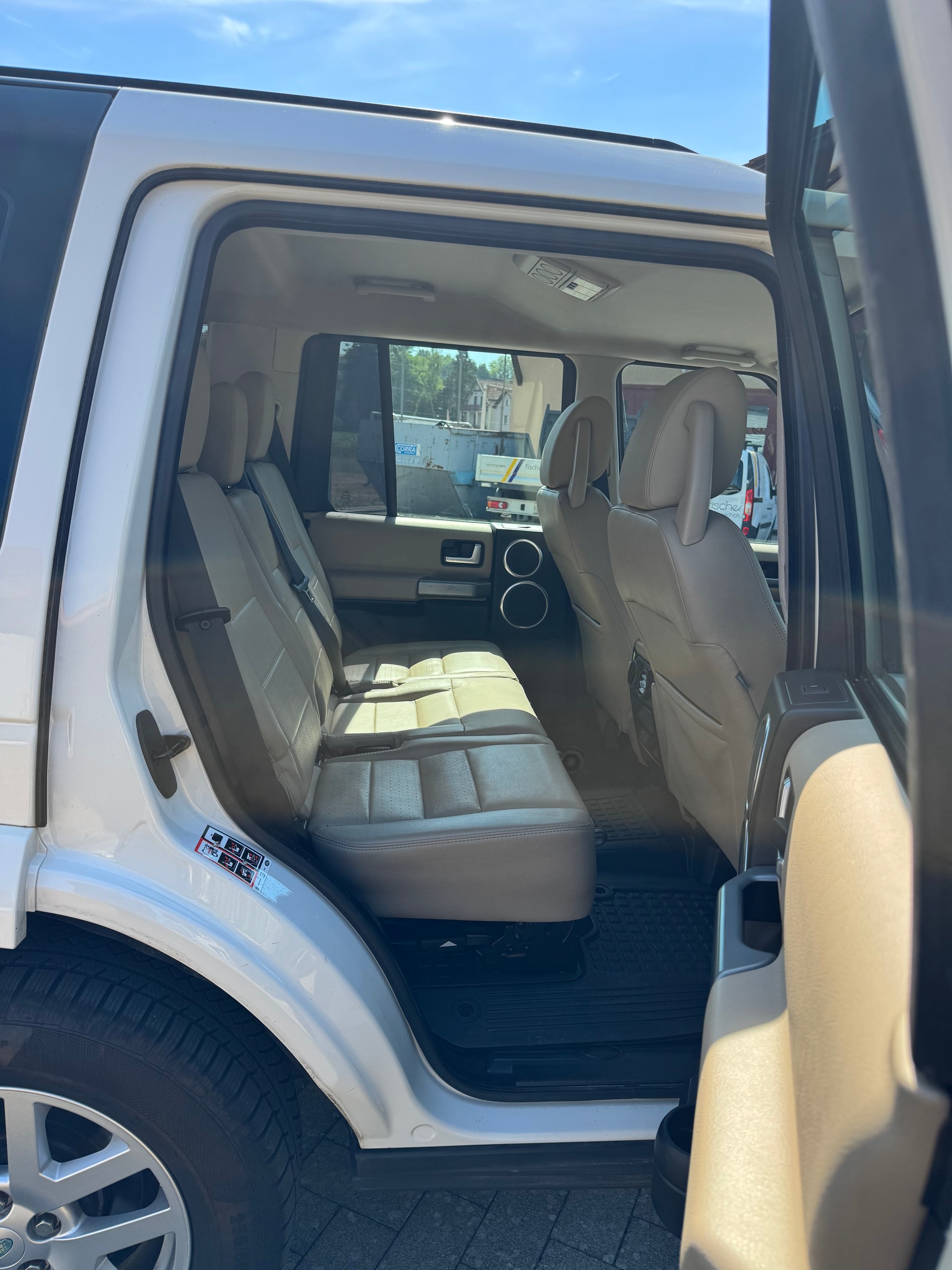 LAND ROVER Discovery 2.7d V6 SE Automatic-image-8