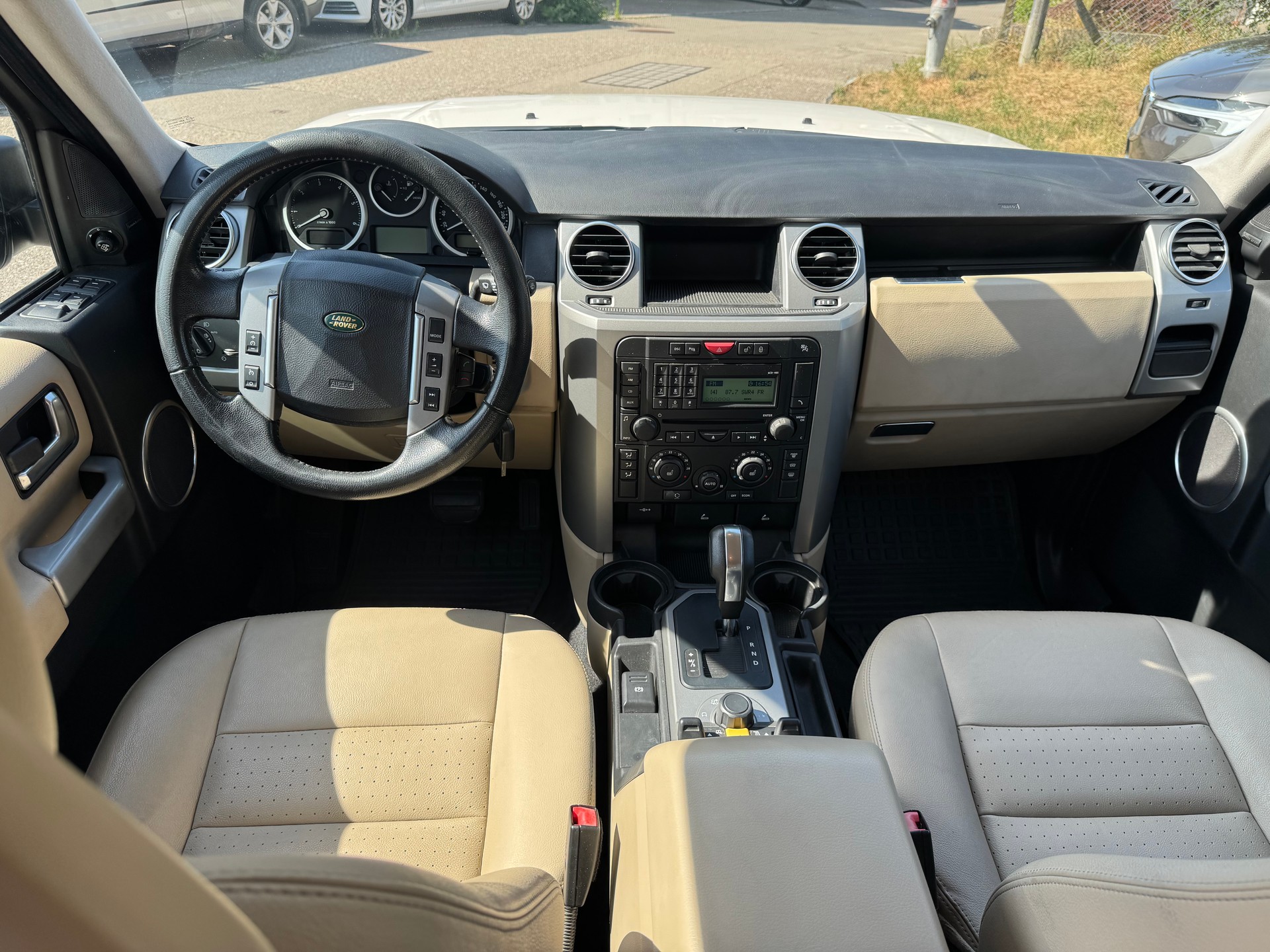 LAND ROVER Discovery 2.7d V6 SE Automatic-image-10