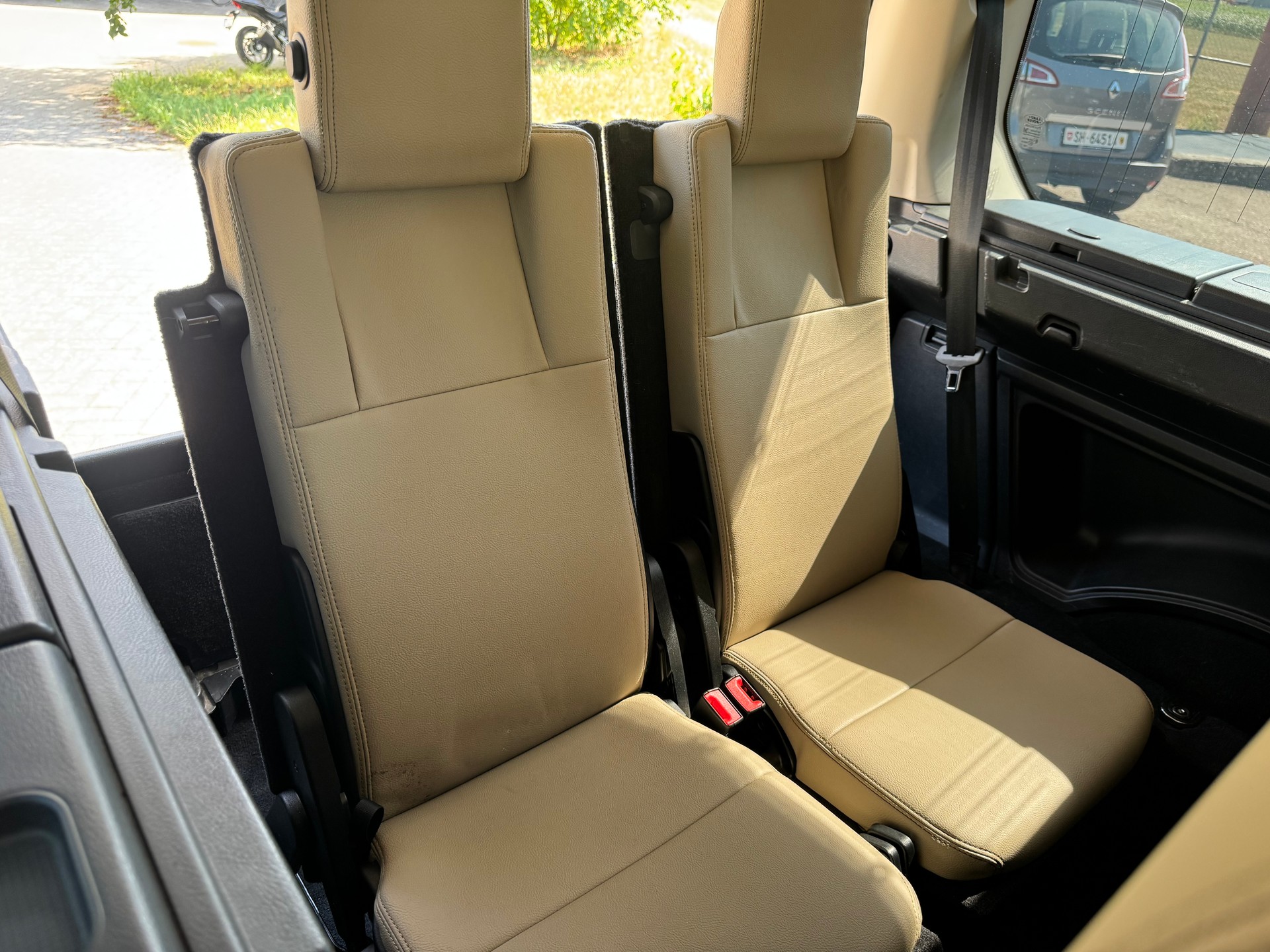 LAND ROVER Discovery 2.7d V6 SE Automatic-image-11