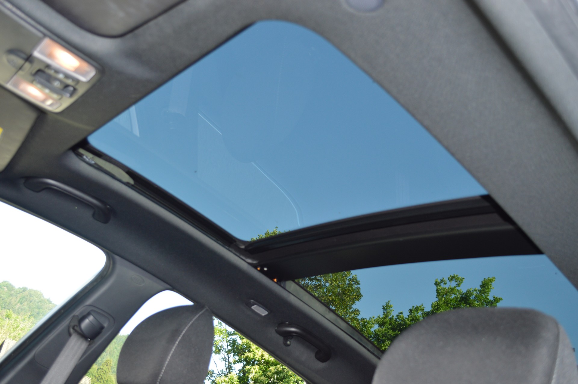 KIA Cee'd 1.6 CRDi Swiss Champion DCT-image-8