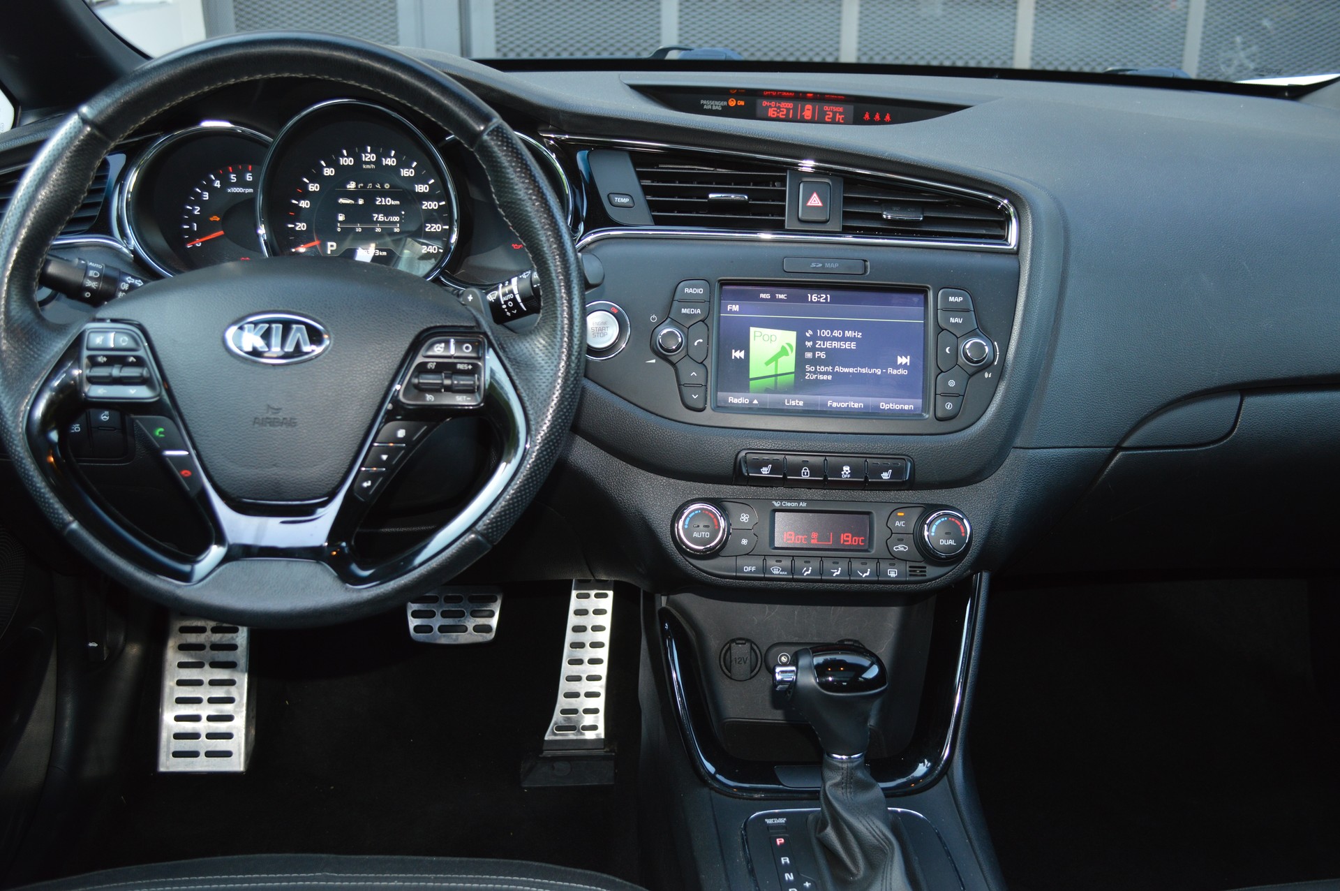 KIA Cee'd 1.6 CRDi Swiss Champion DCT-image-6