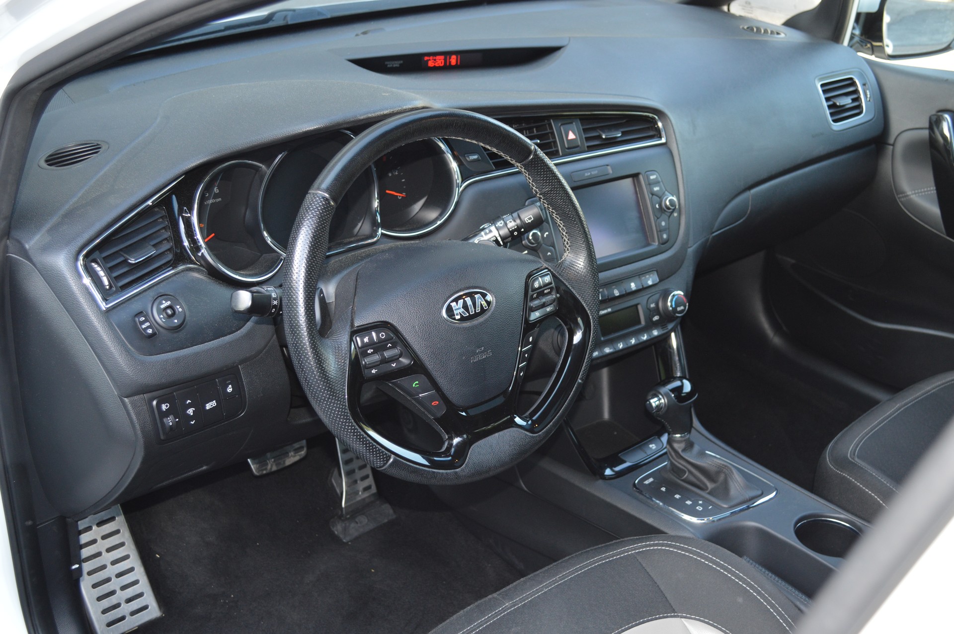 KIA Cee'd 1.6 CRDi Swiss Champion DCT-image-7