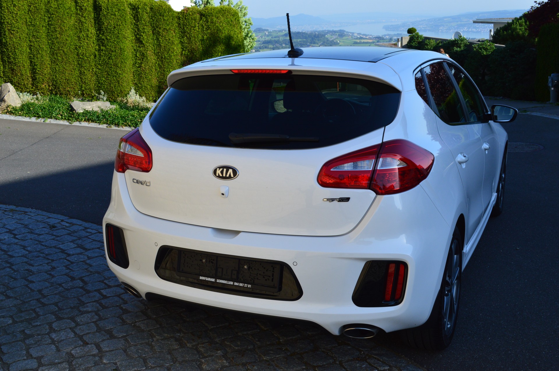 KIA Cee'd 1.6 CRDi Swiss Champion DCT-image-4