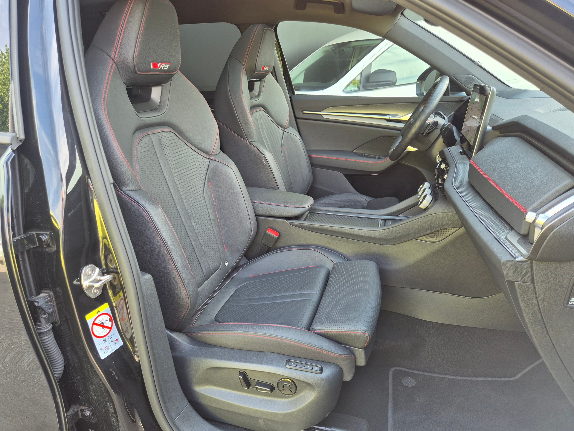 SKODA Kodiaq 2.0 TSI RS 4x4-image-21