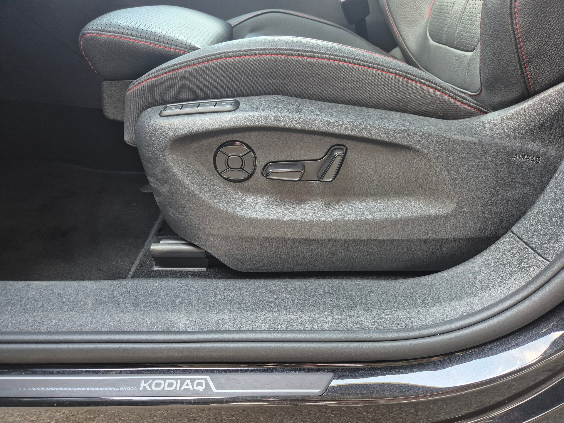 SKODA Kodiaq 2.0 TSI RS 4x4-image-13