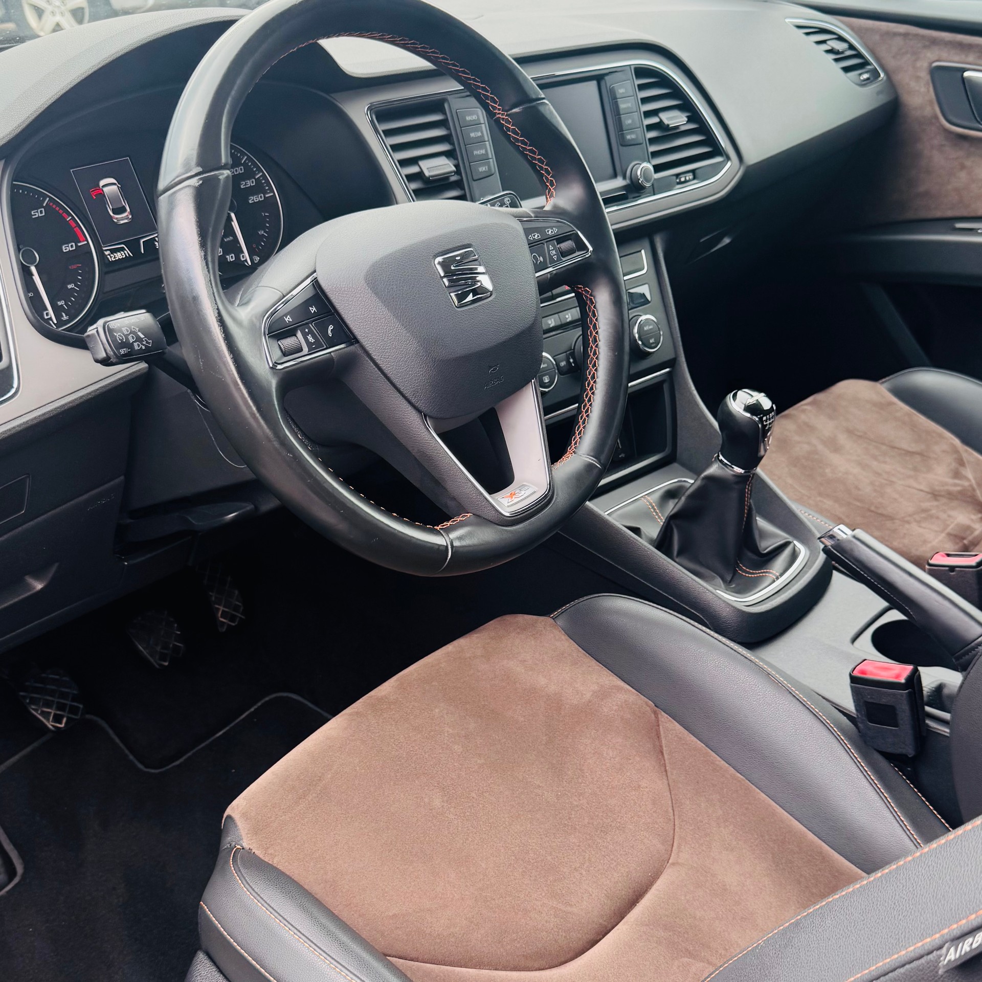 SEAT Leon ST 2.0 TDI X-Perience 4Drive-image-5