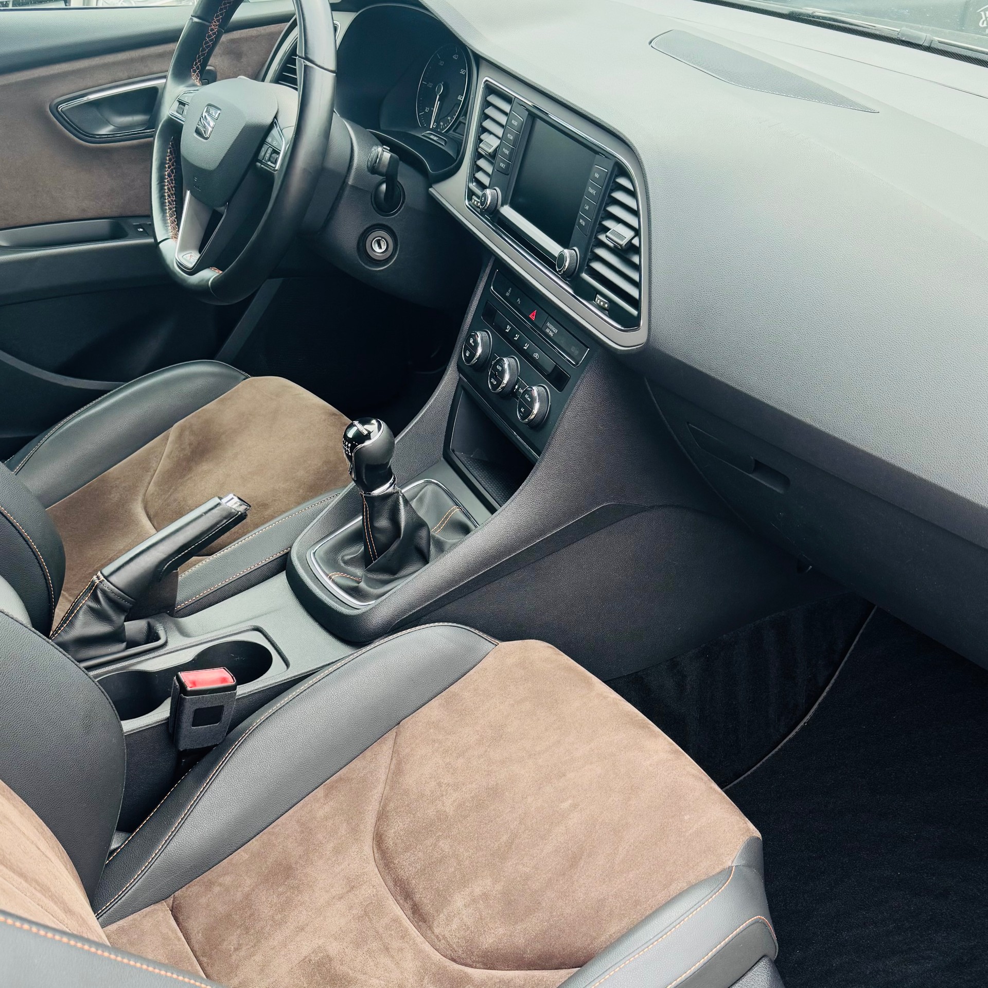 SEAT Leon ST 2.0 TDI X-Perience 4Drive-image-19