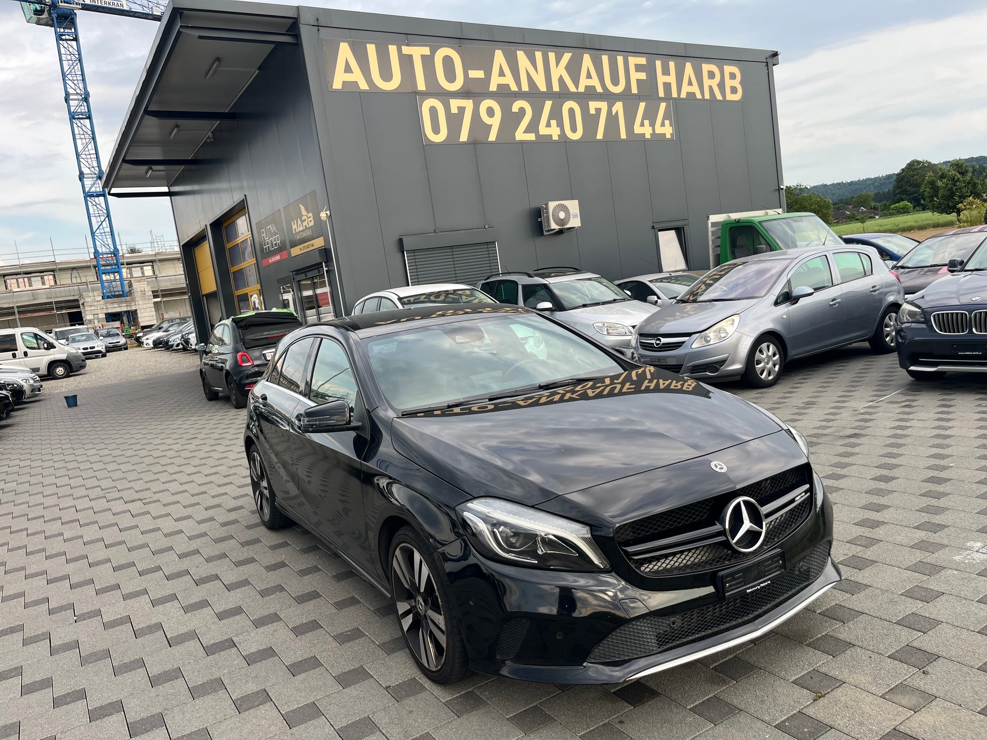 MERCEDES-BENZ A 180 AMG Line 7G-DCT-image-2