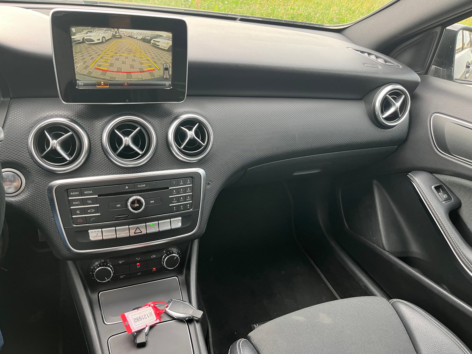MERCEDES-BENZ A 180 AMG Line 7G-DCT-image-12
