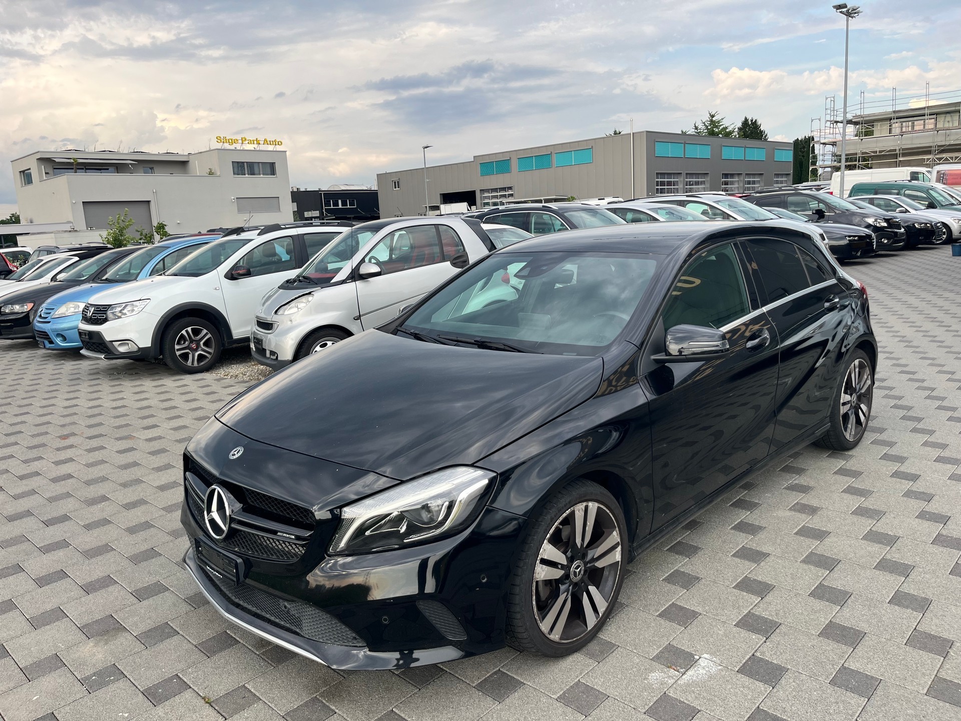 MERCEDES-BENZ A 180 AMG Line 7G-DCT-image-3