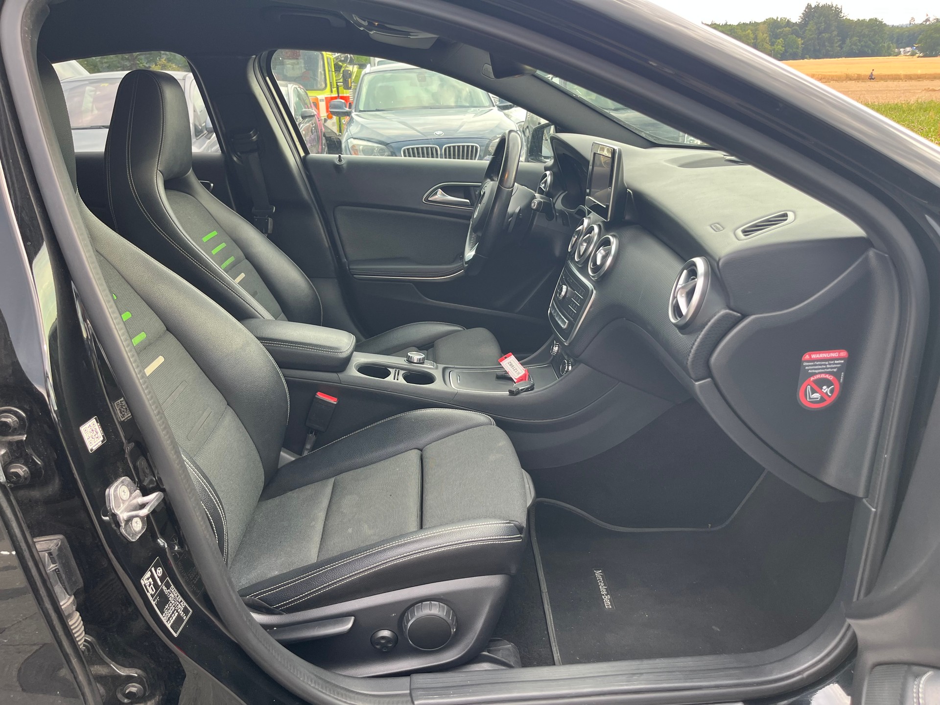 MERCEDES-BENZ A 180 AMG Line 7G-DCT-image-9