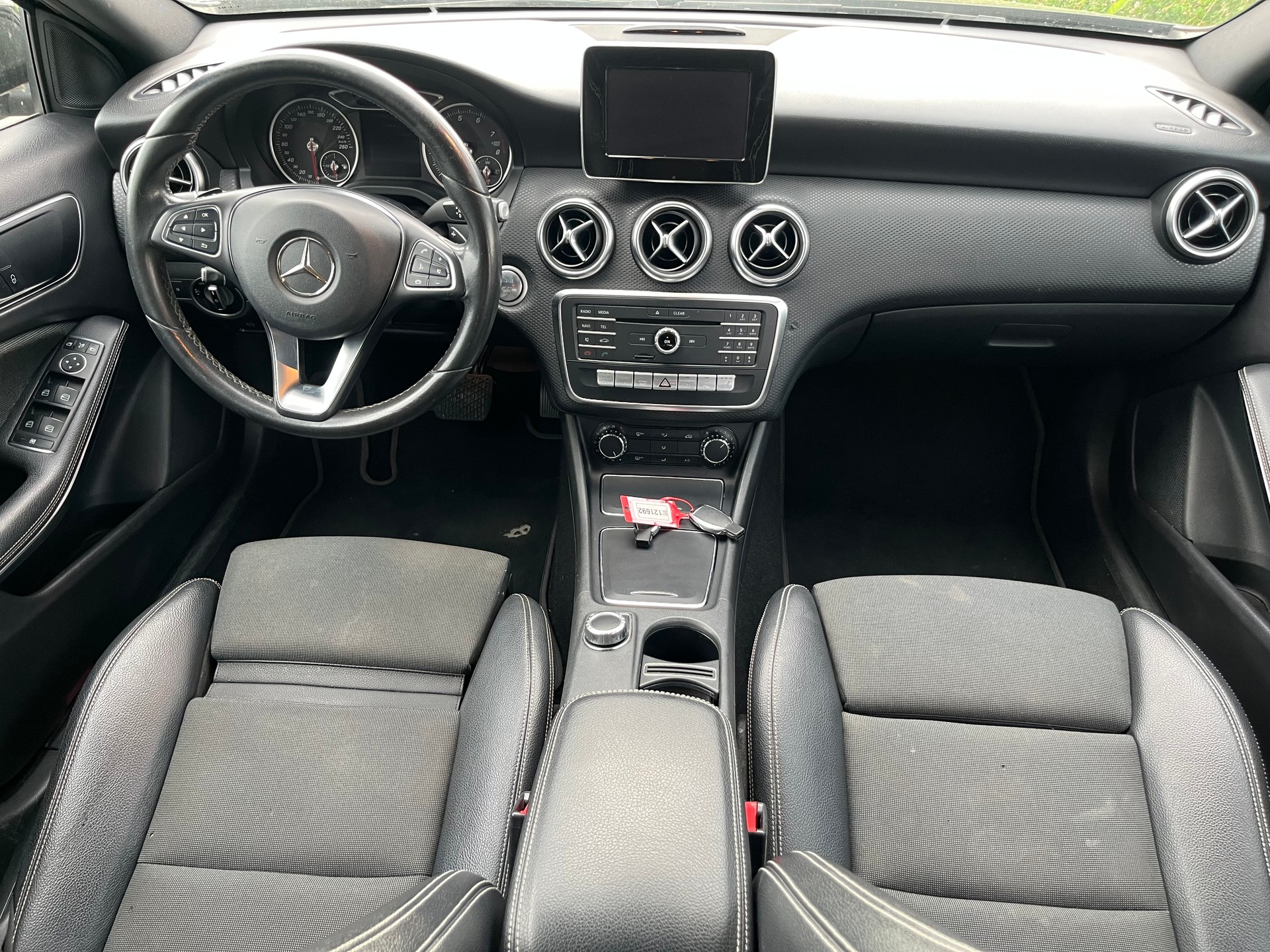 MERCEDES-BENZ A 180 AMG Line 7G-DCT-image-7