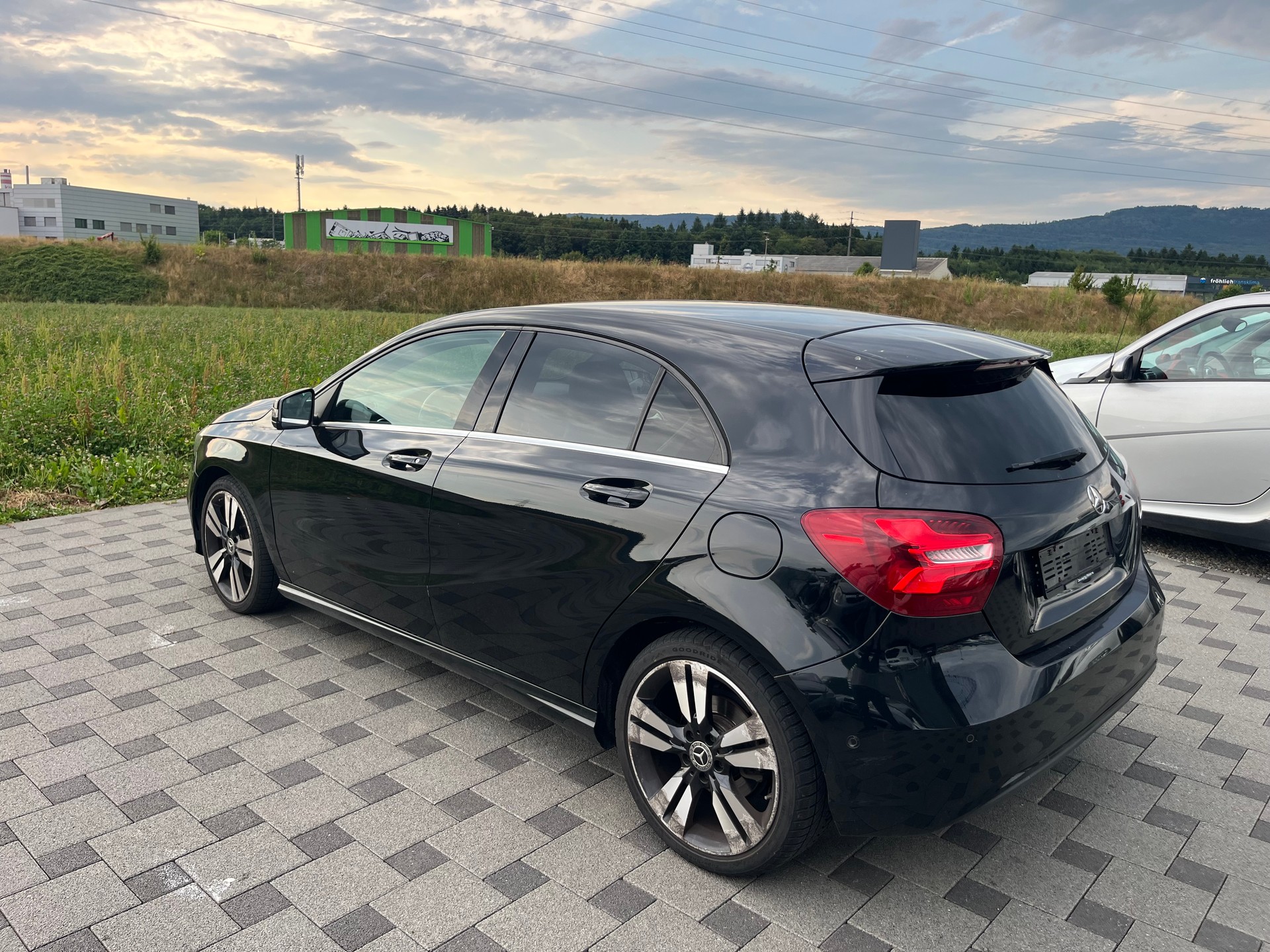 MERCEDES-BENZ A 180 AMG Line 7G-DCT-image-5