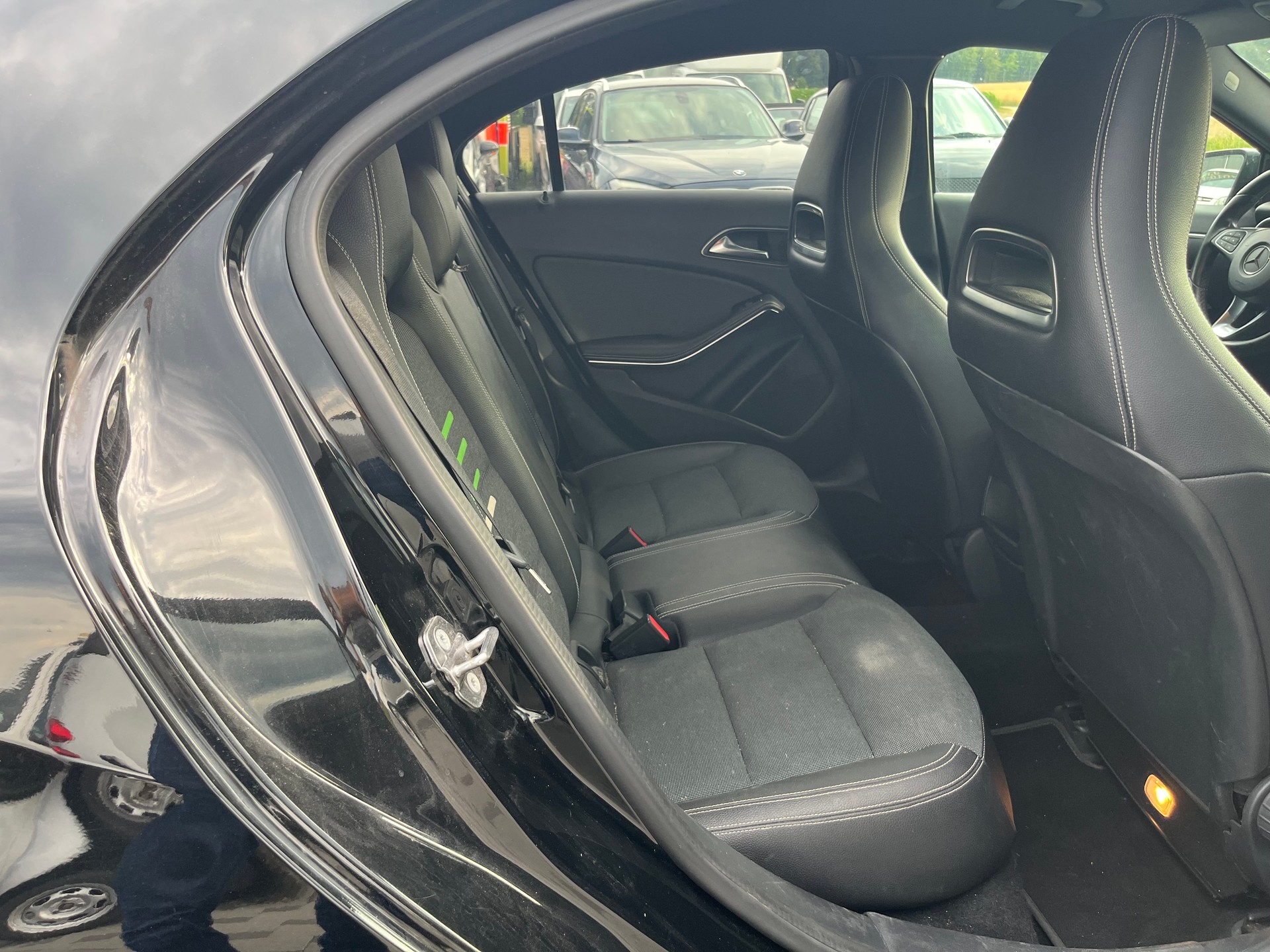 MERCEDES-BENZ A 180 AMG Line 7G-DCT-image-8
