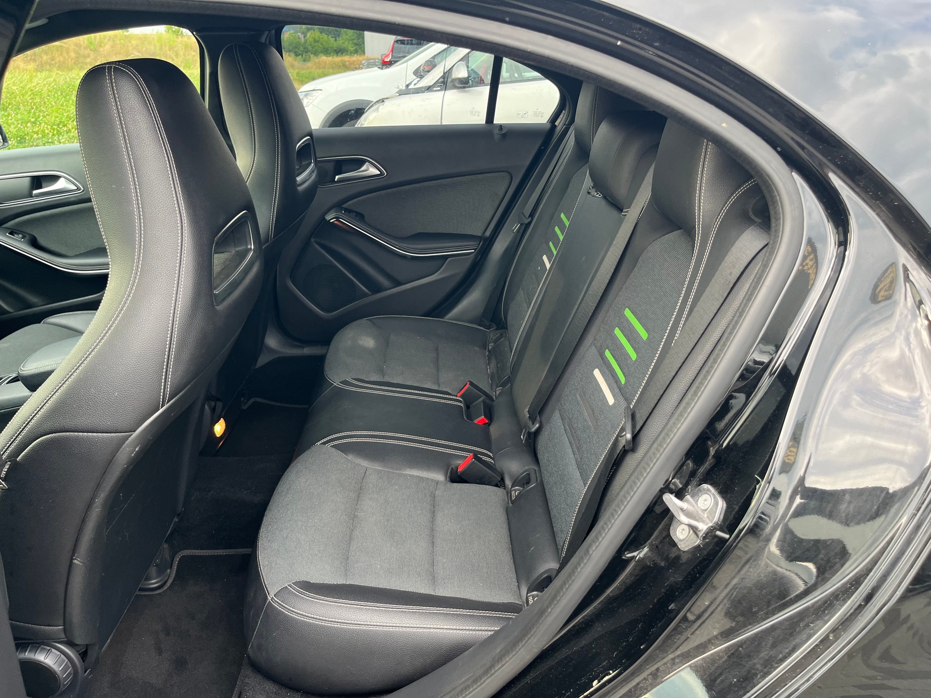 MERCEDES-BENZ A 180 AMG Line 7G-DCT-image-10