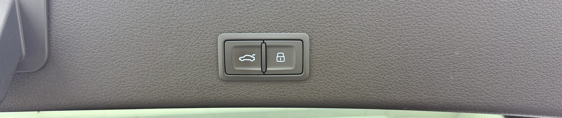 AUDI e-tron 55 quattro-image-22