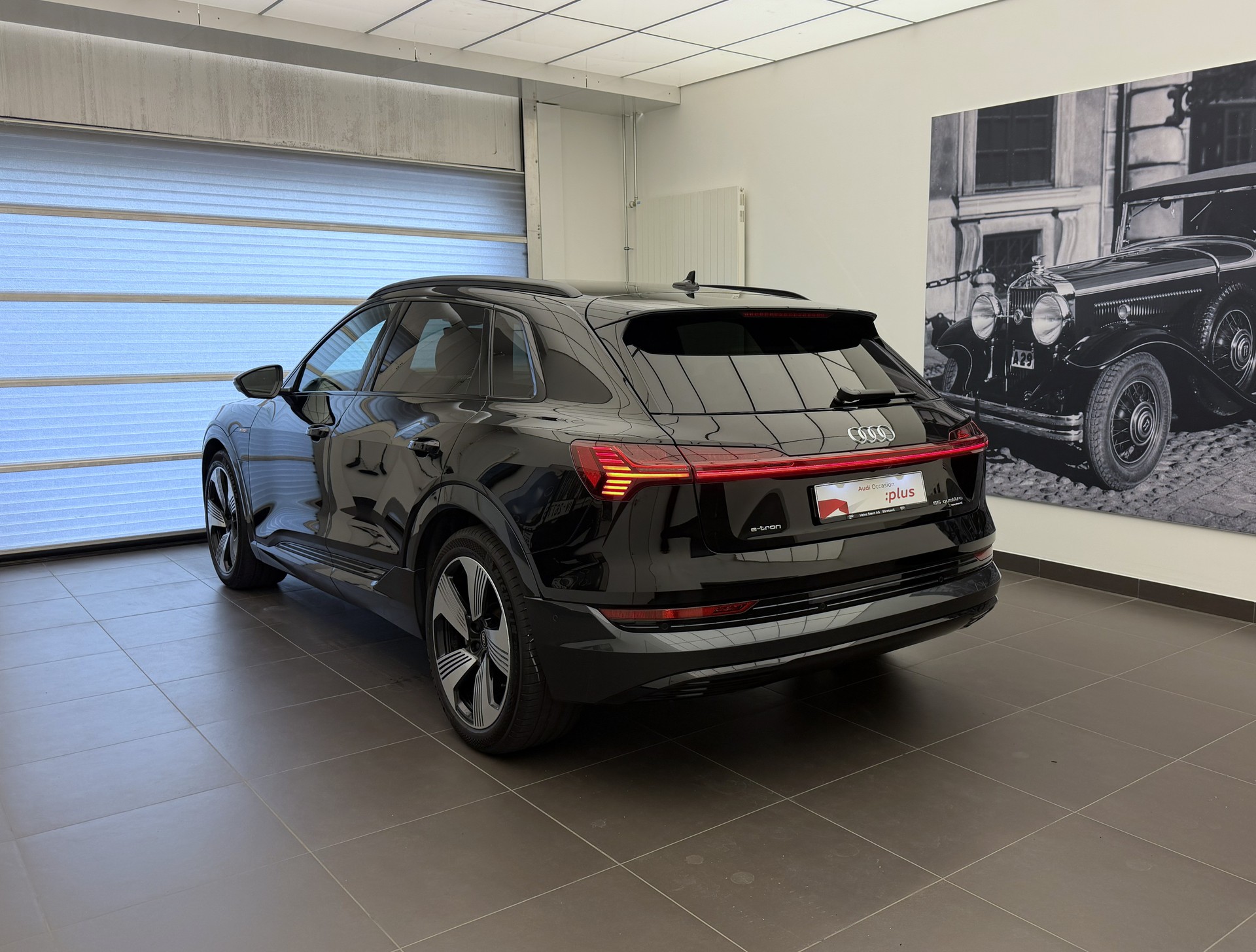 AUDI e-tron 55 quattro-image-23