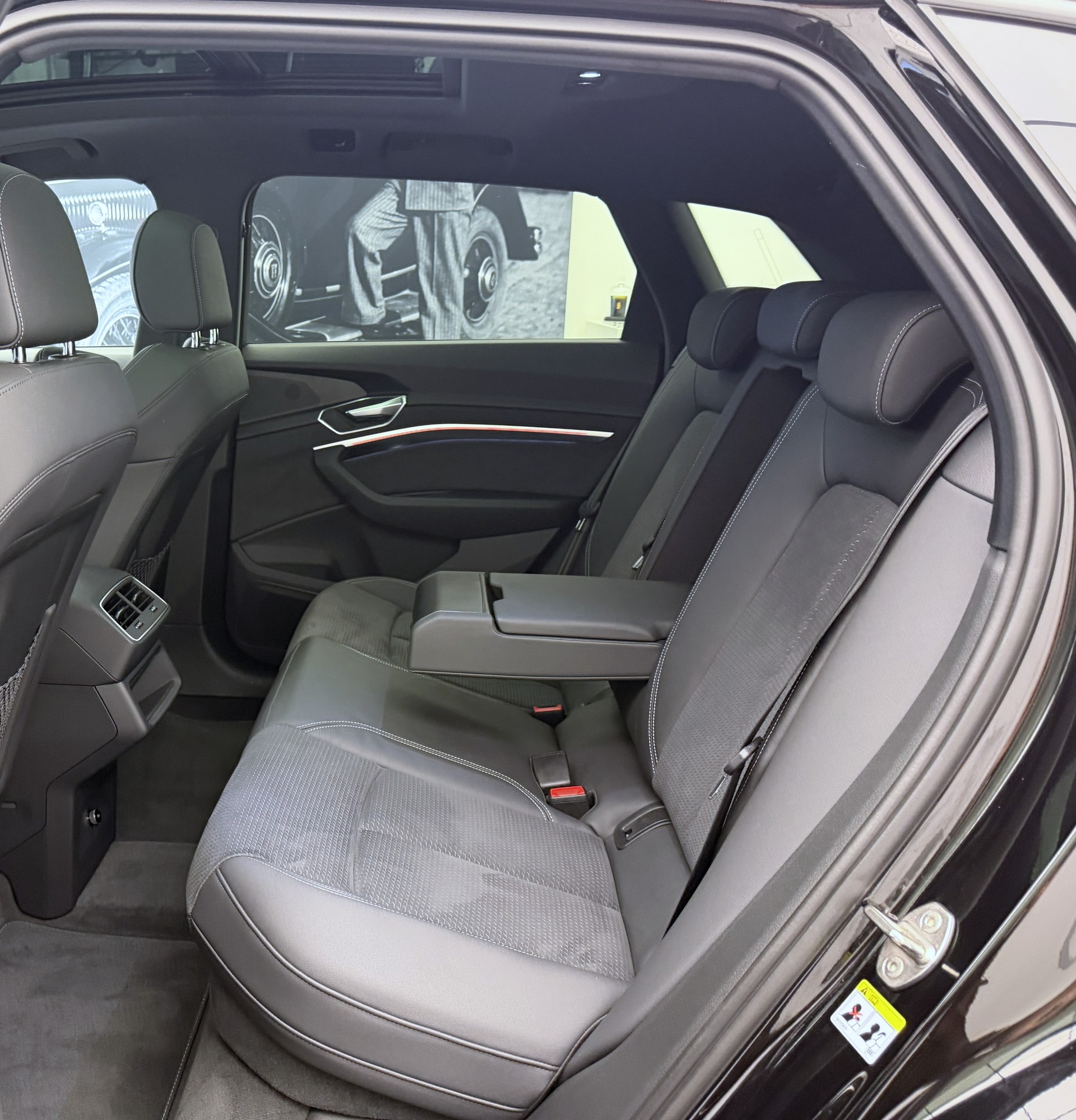 AUDI e-tron 55 quattro-image-20
