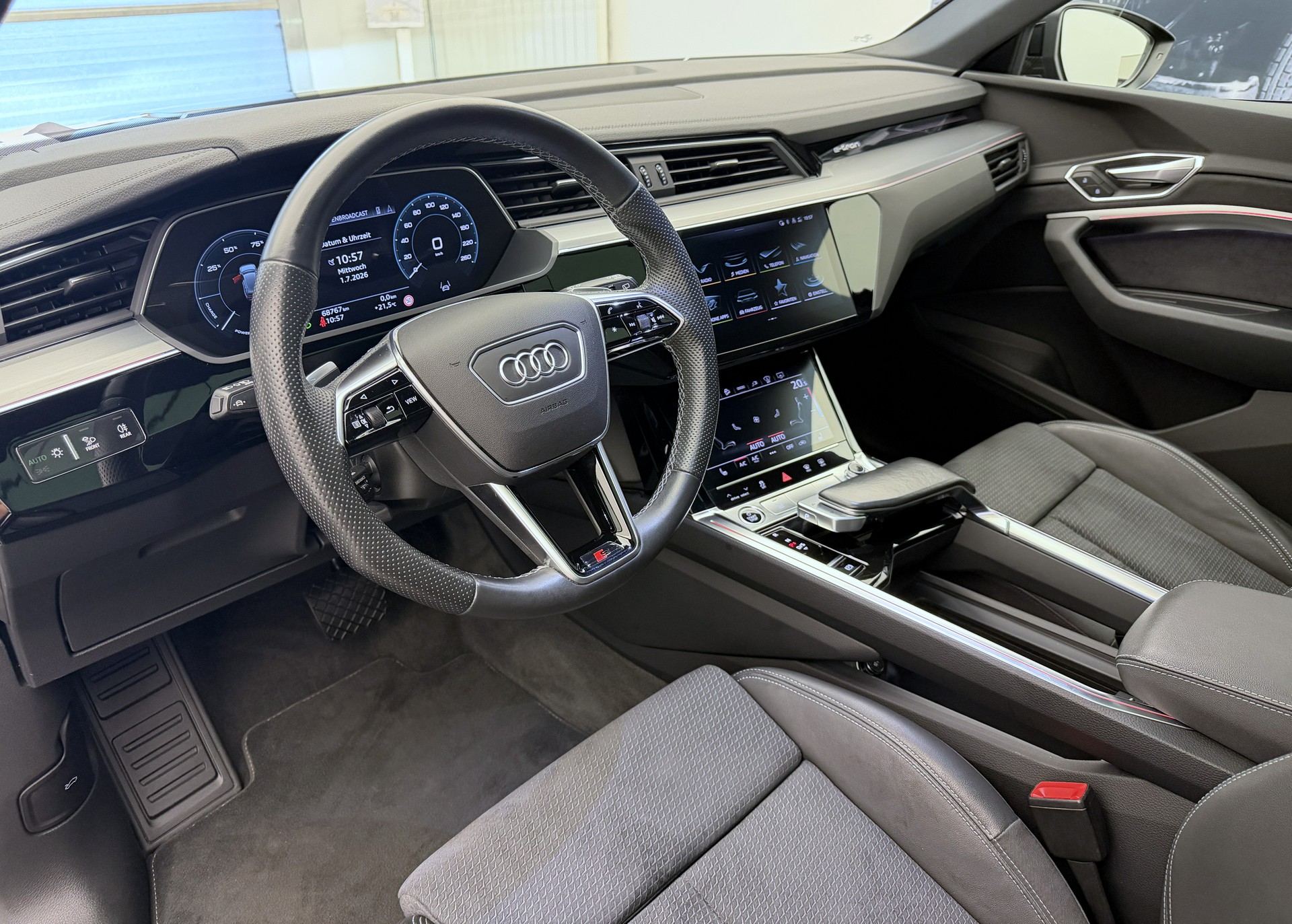AUDI e-tron 55 quattro-image-6