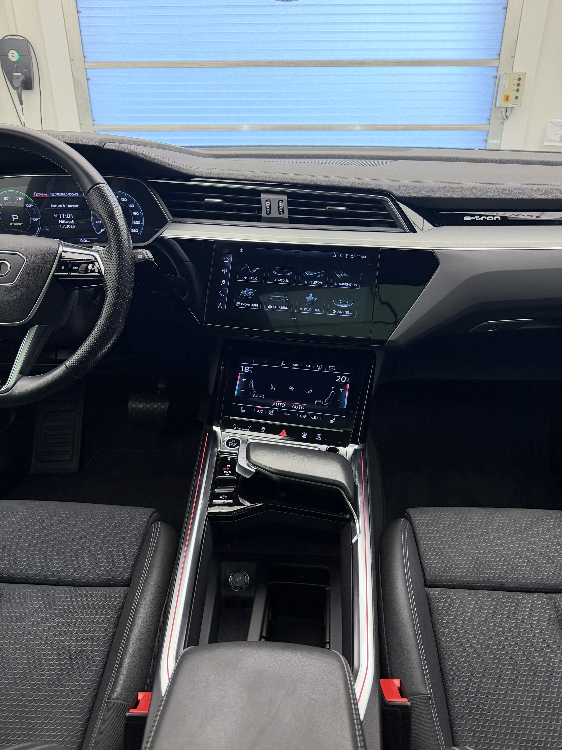 AUDI e-tron 55 quattro-image-10