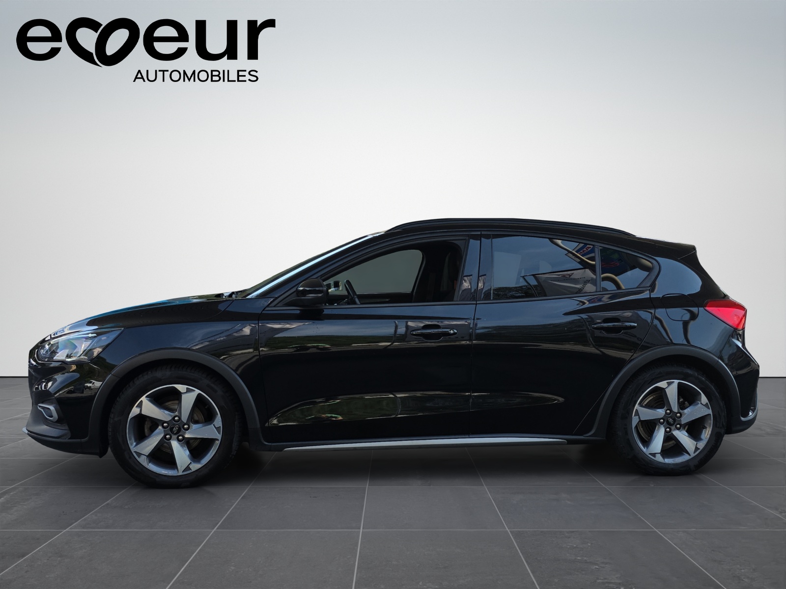 FORD Focus 1.0i EcoB Hybrid 155 Active-image-2