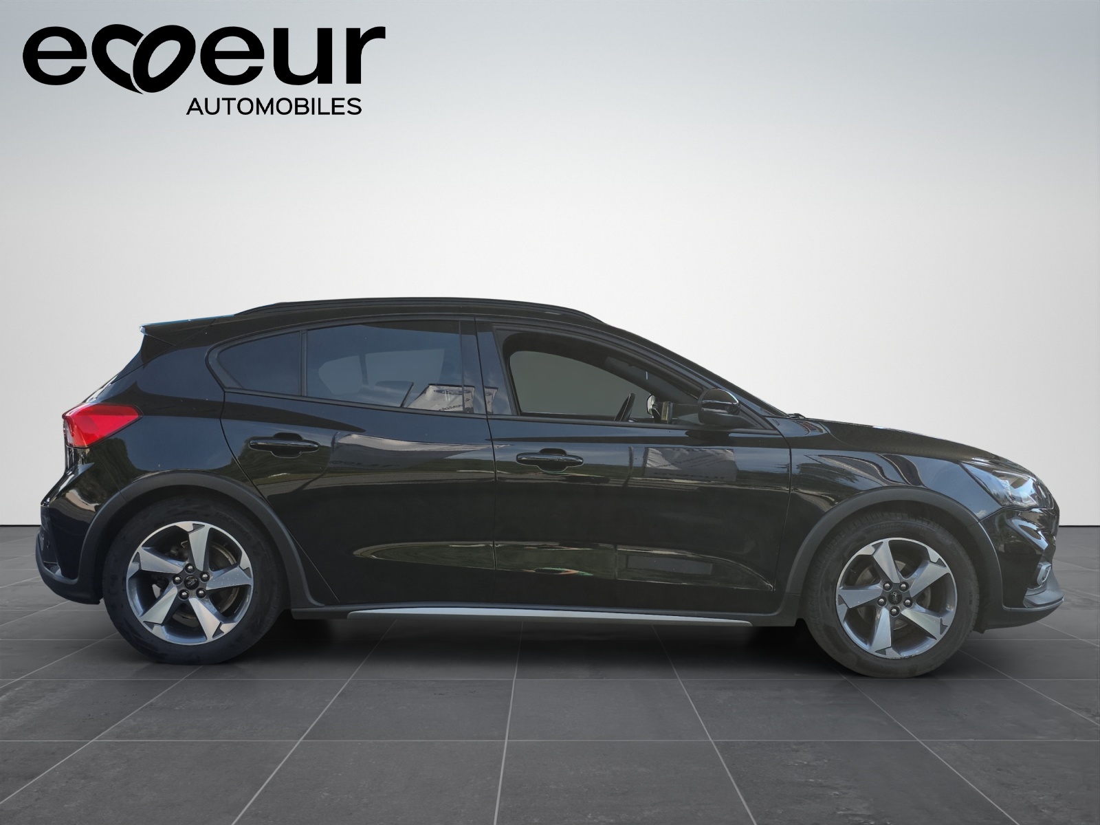 FORD Focus 1.0i EcoB Hybrid 155 Active-image-6