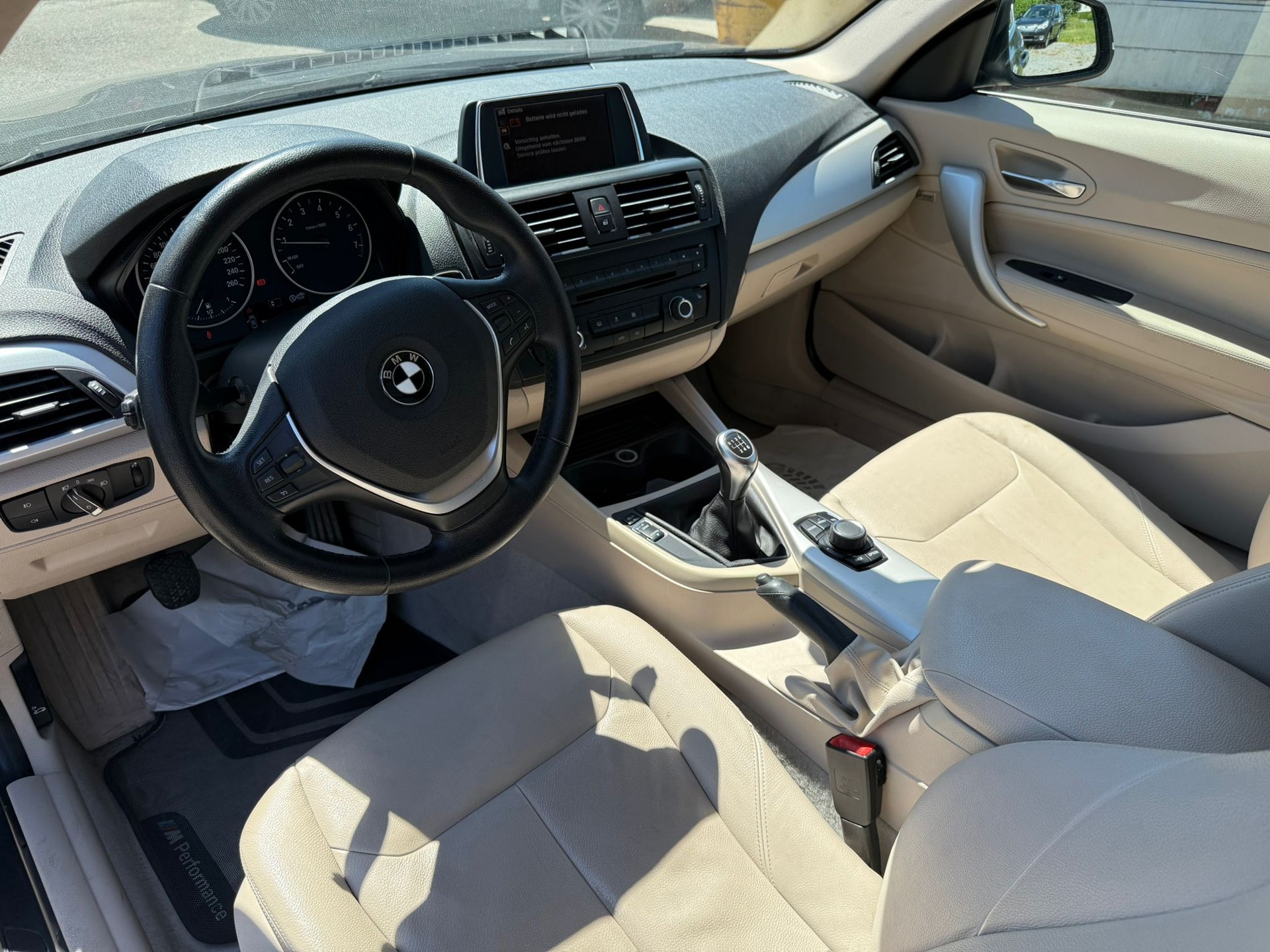 BMW 116i Sport Line-image-8