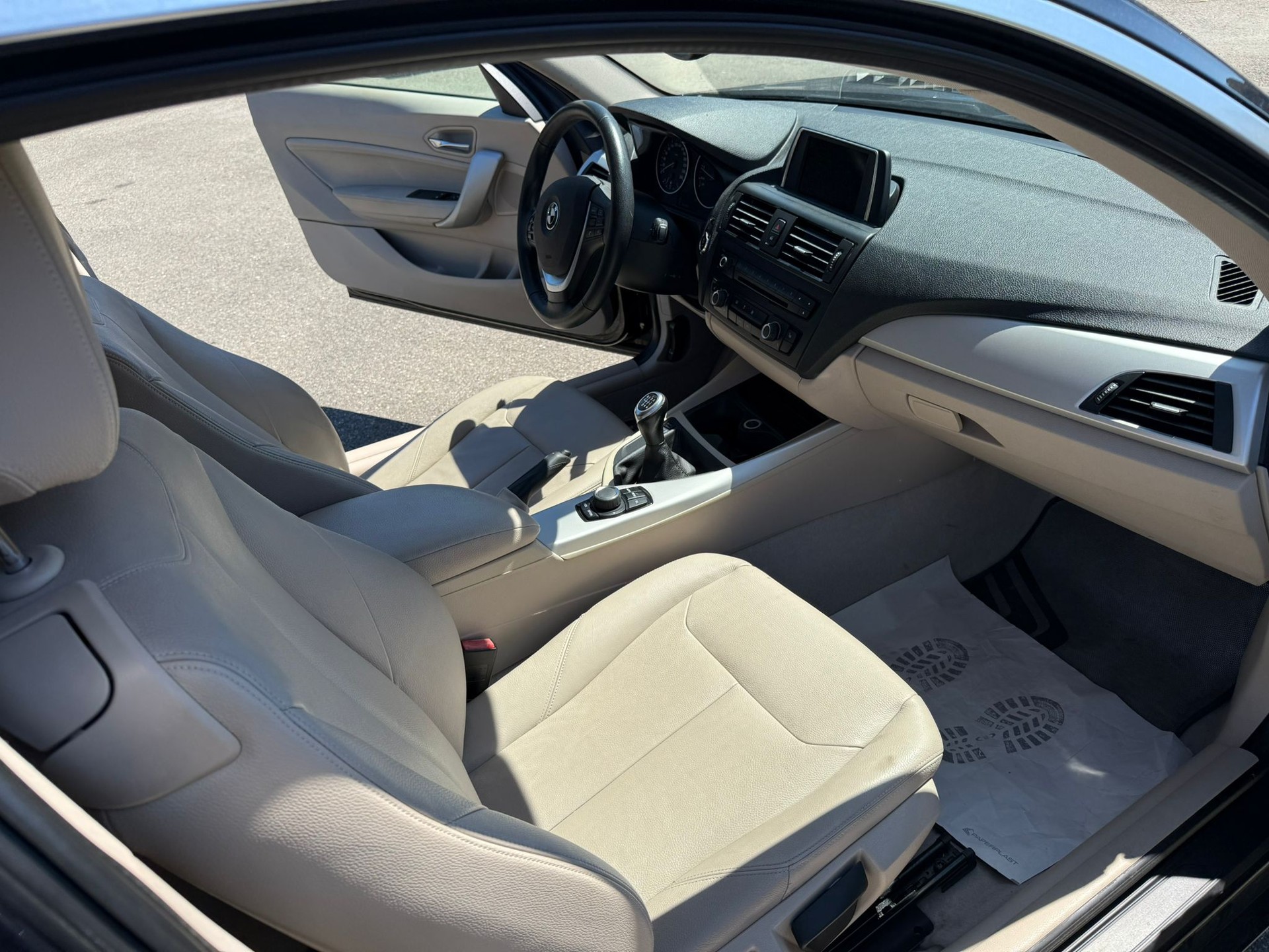 BMW 116i Sport Line-image-9