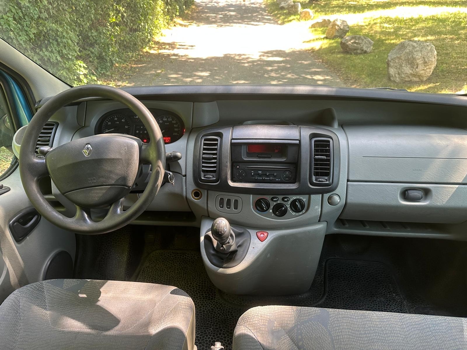 RENAULT Trafic 1.9 dCi 100 2.9t-image-8