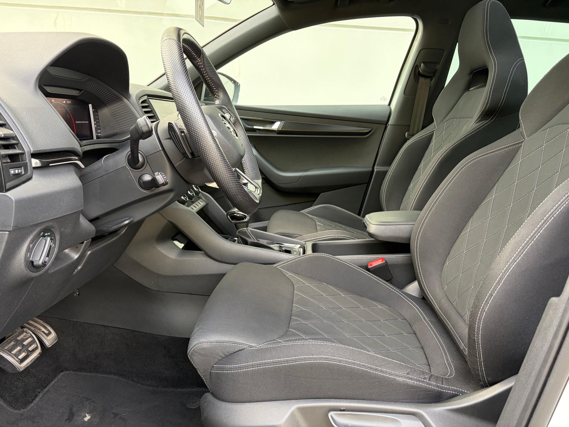 SKODA Karoq 1.5 TSI SportLine DSG-image-7