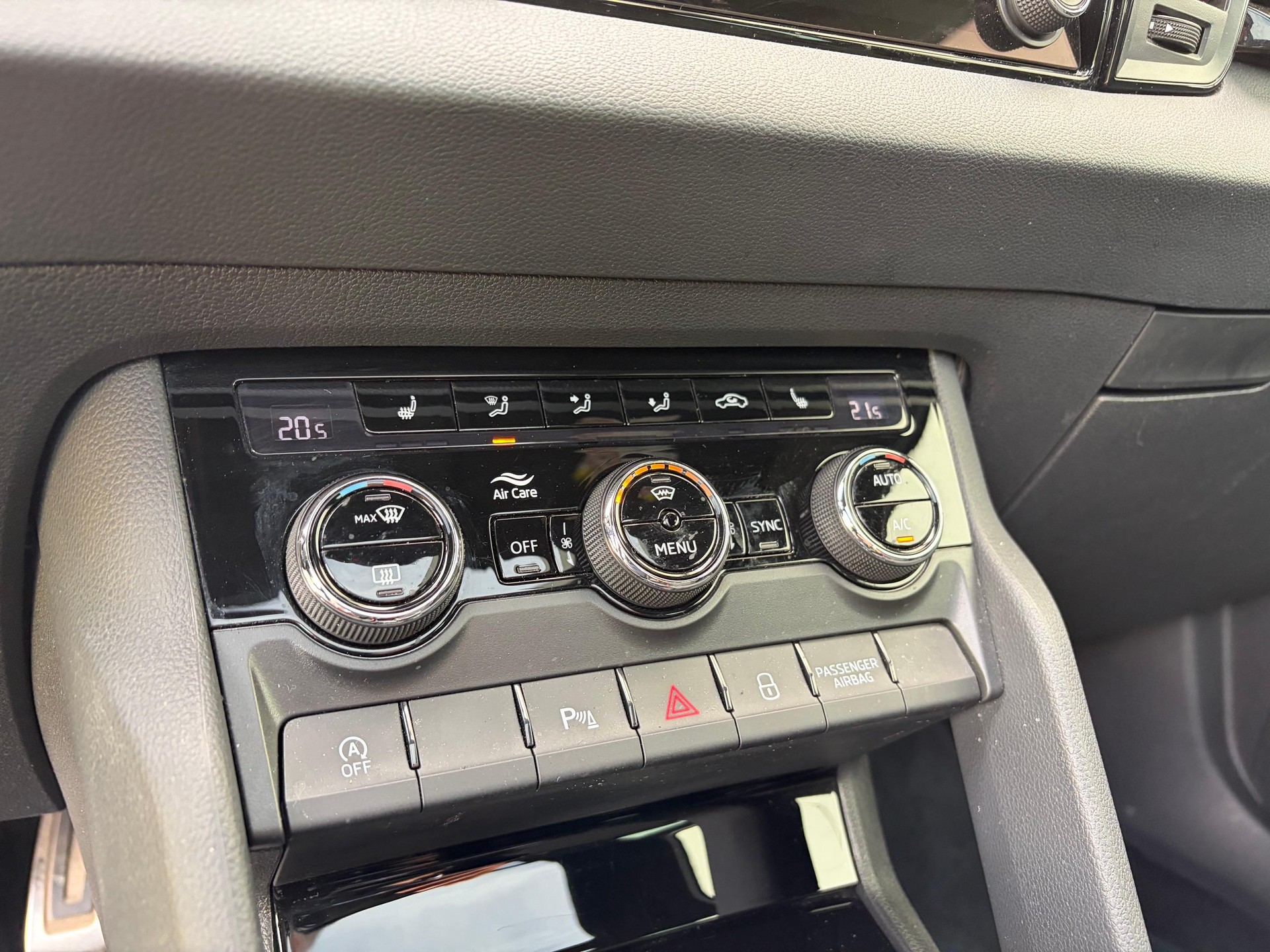 SKODA Karoq 1.5 TSI SportLine DSG-image-10