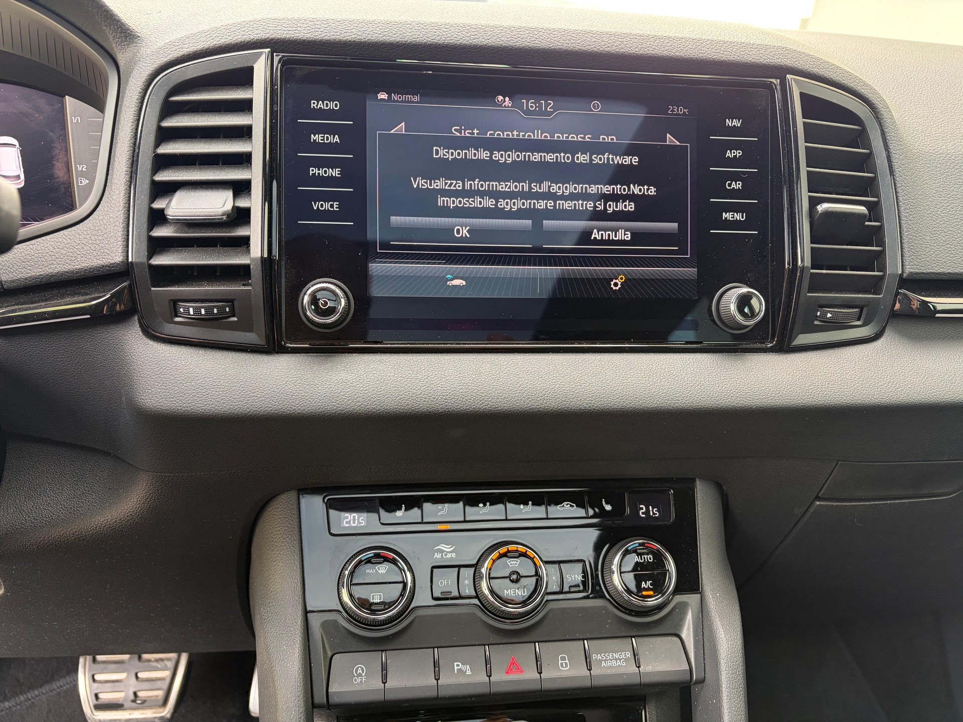 SKODA Karoq 1.5 TSI SportLine DSG-image-12