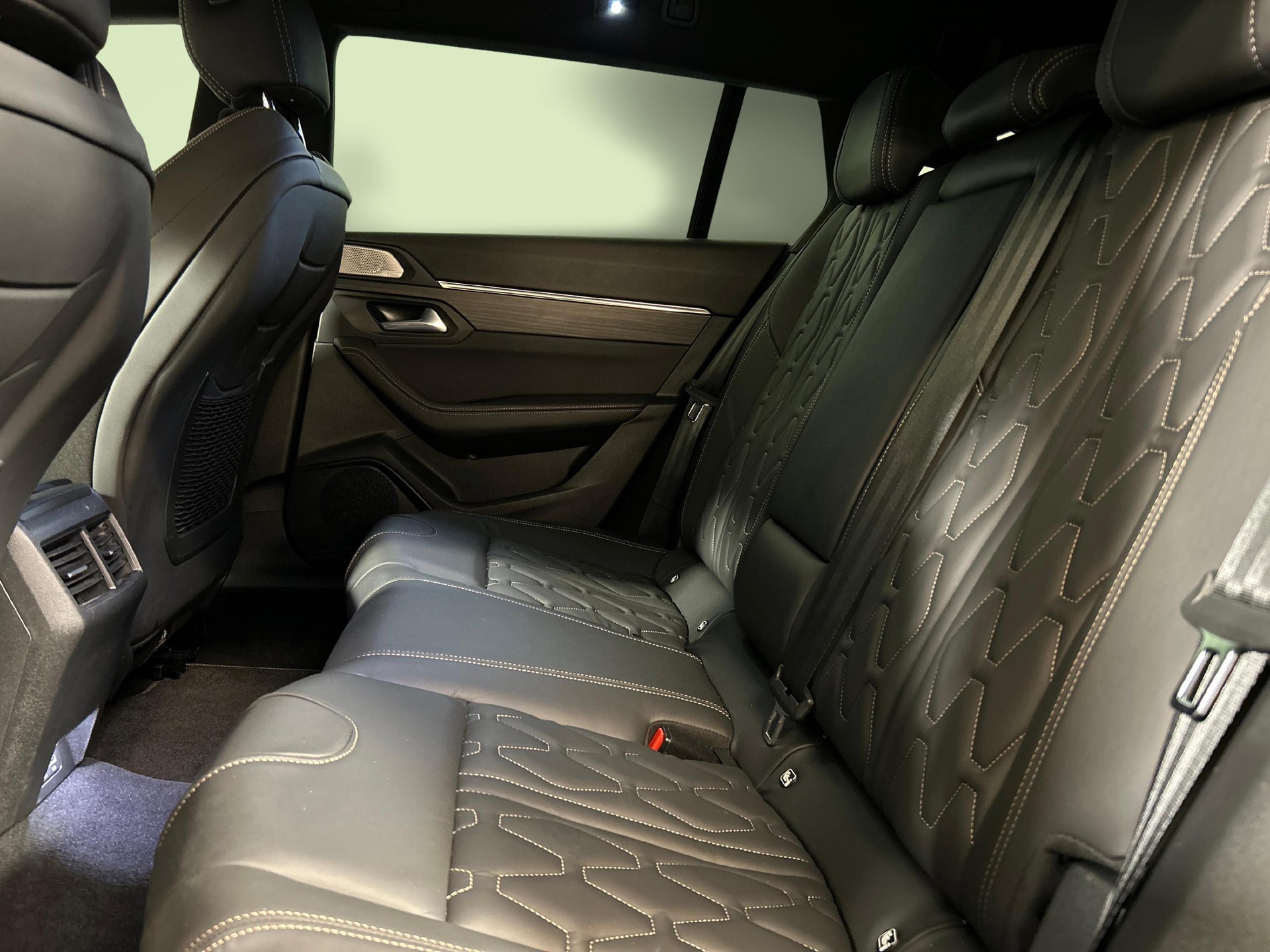 PEUGEOT 508 SW 1.6 Plug-in Hybrid GT-showroom-element-3