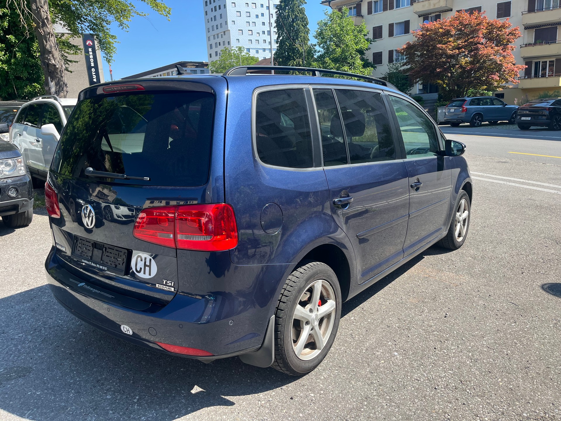 VW Touran 1.4 TSI EcoFuel Highline DSG-image-4