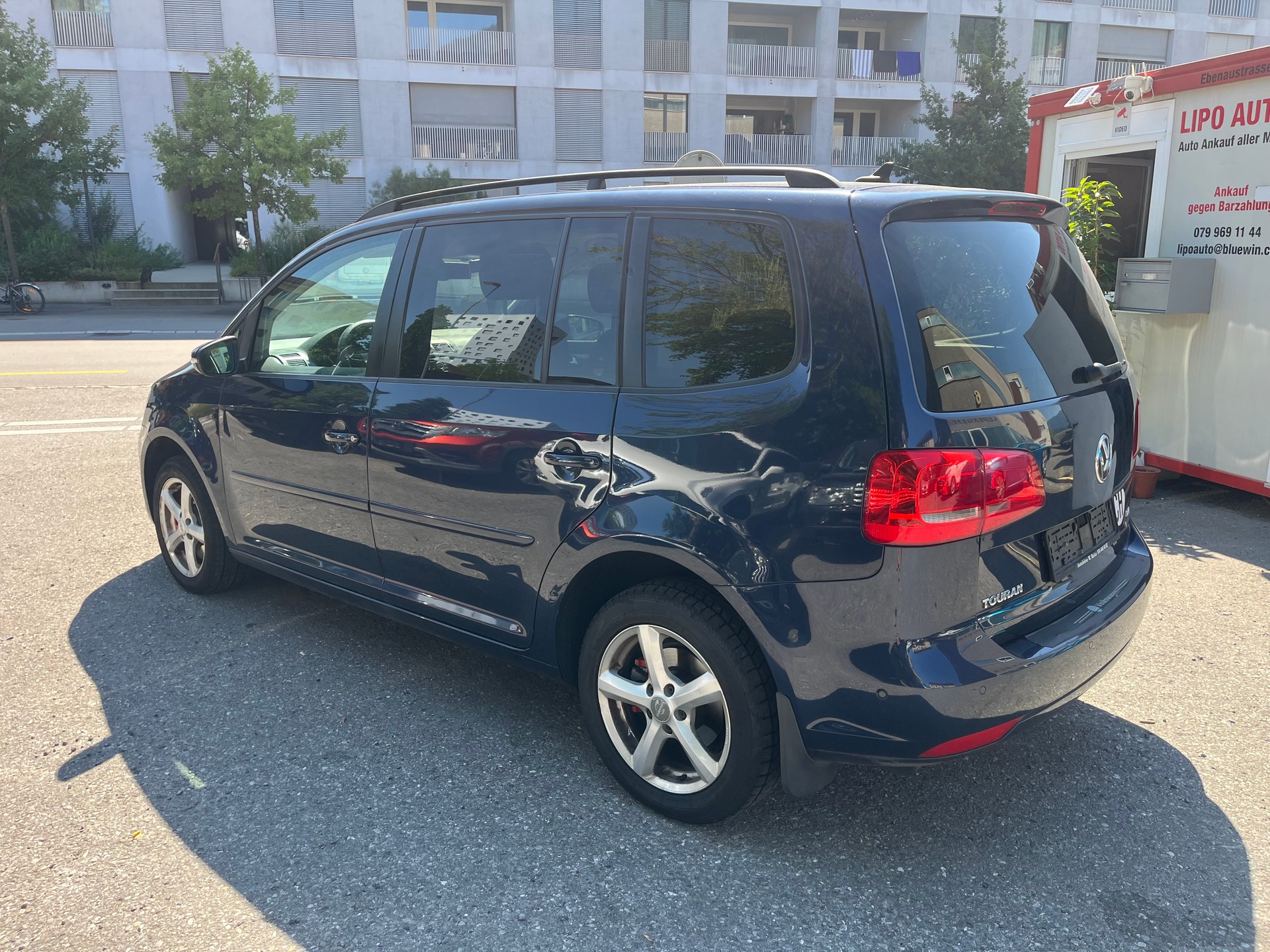 VW Touran 1.4 TSI EcoFuel Highline DSG-image-2