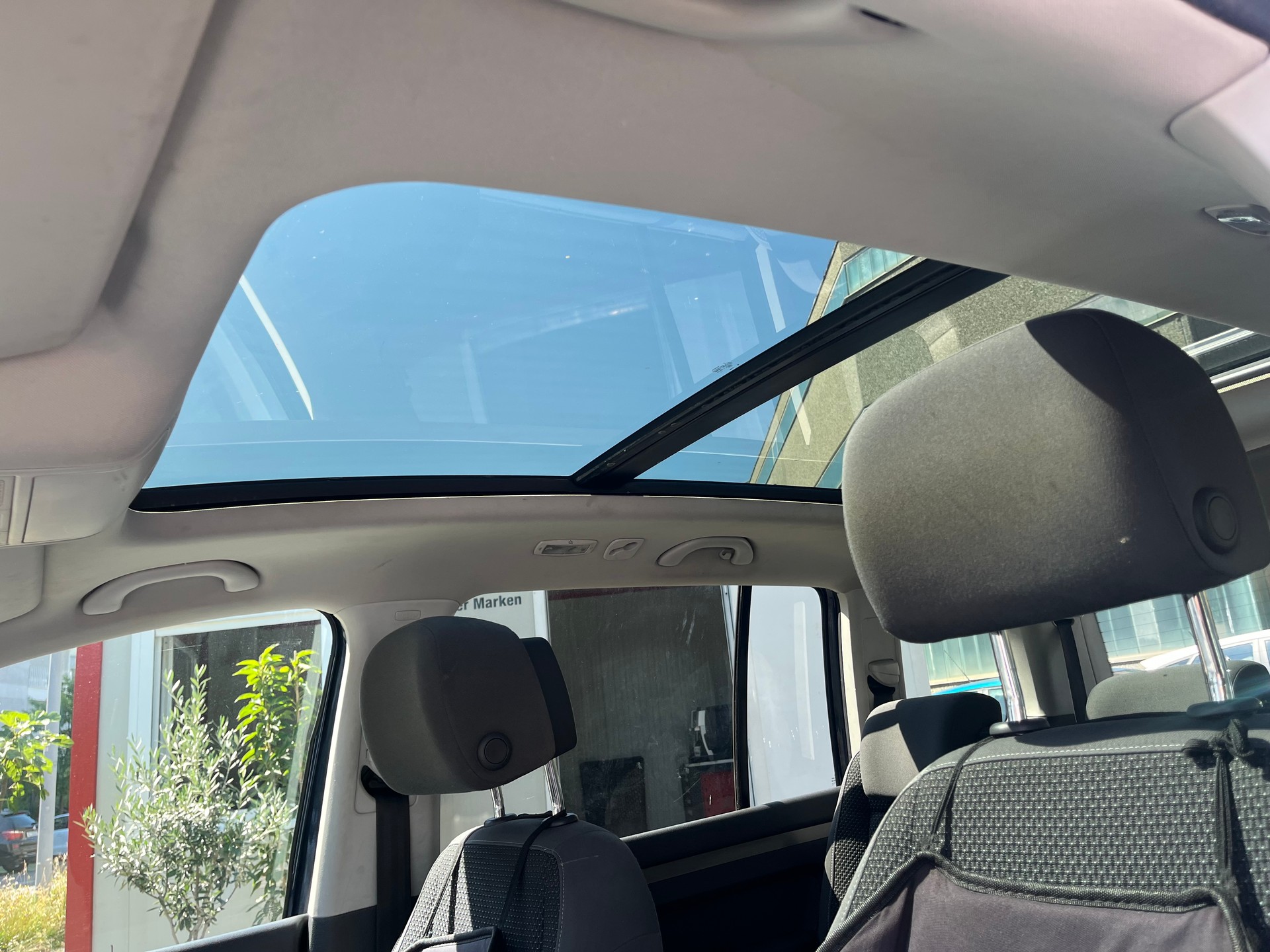 VW Touran 1.4 TSI EcoFuel Highline DSG-image-9