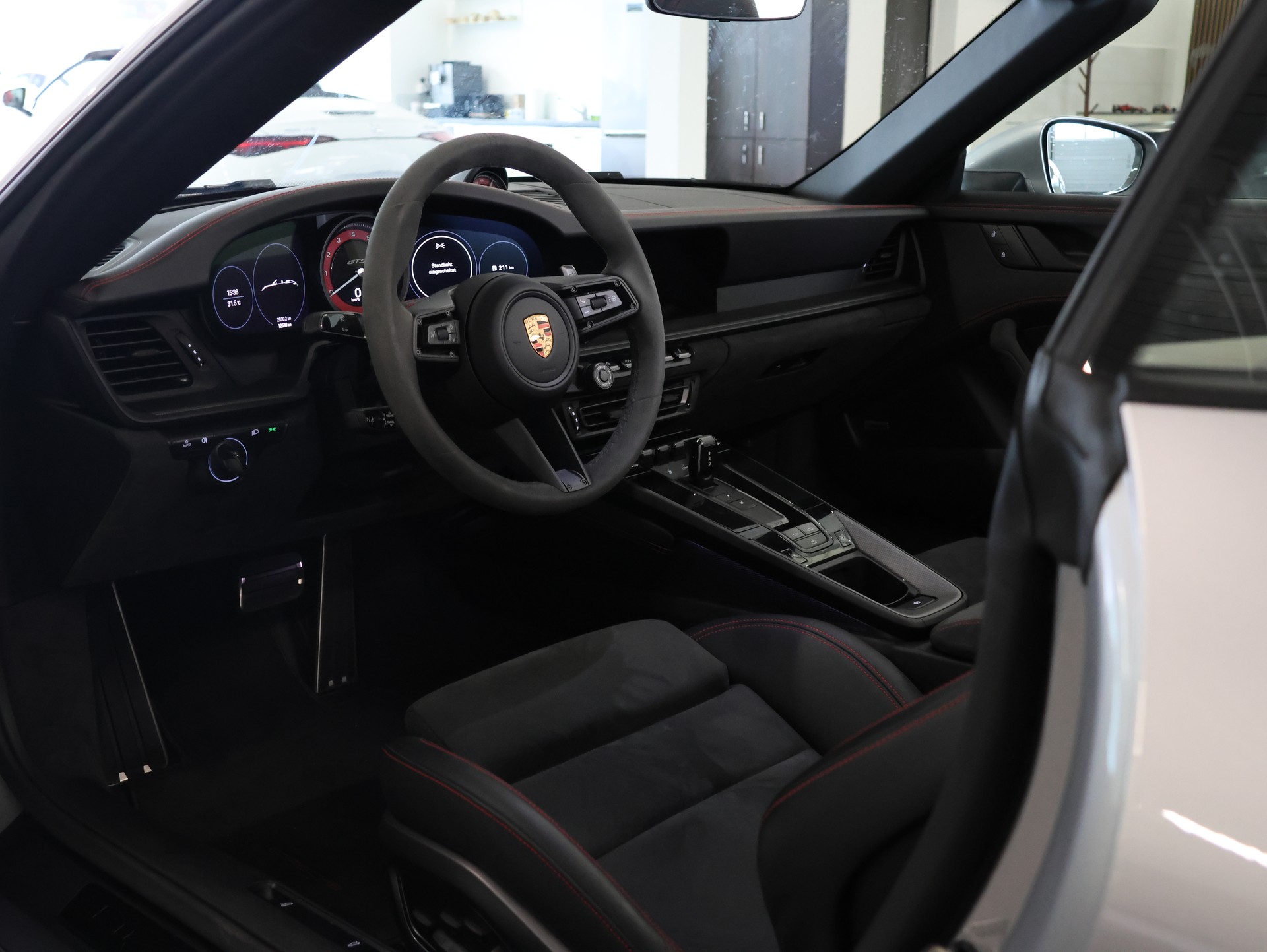 PORSCHE 911 Carrera 4 GTS Cabriolet PDK *360 Kamera* *Bose* *Sitzheizung*-image-13