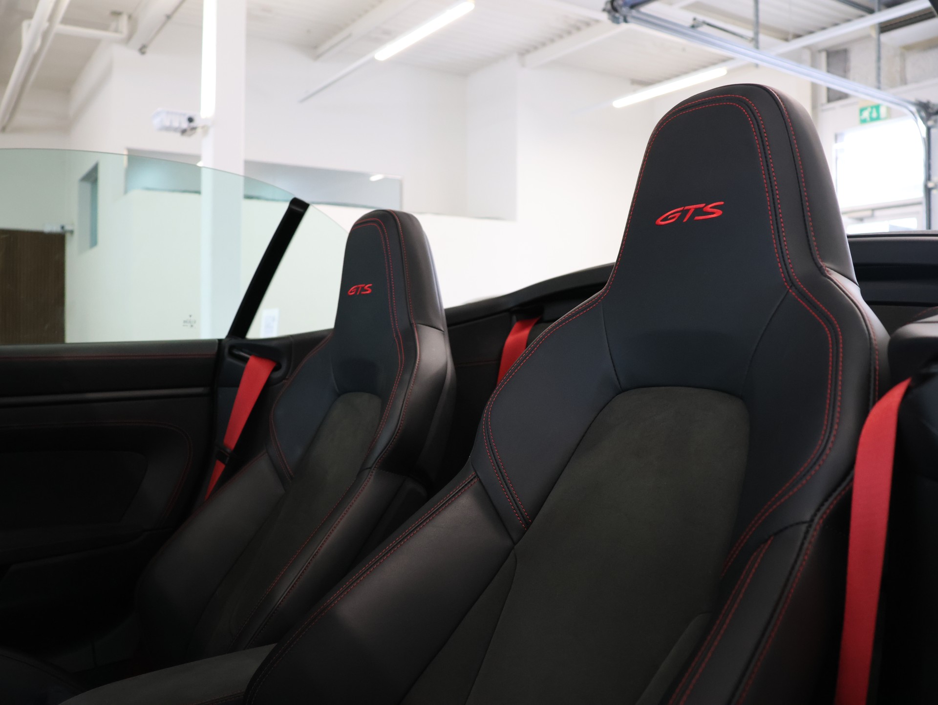 PORSCHE 911 Carrera 4 GTS Cabriolet PDK *360 Kamera* *Bose* *Sitzheizung*-image-12