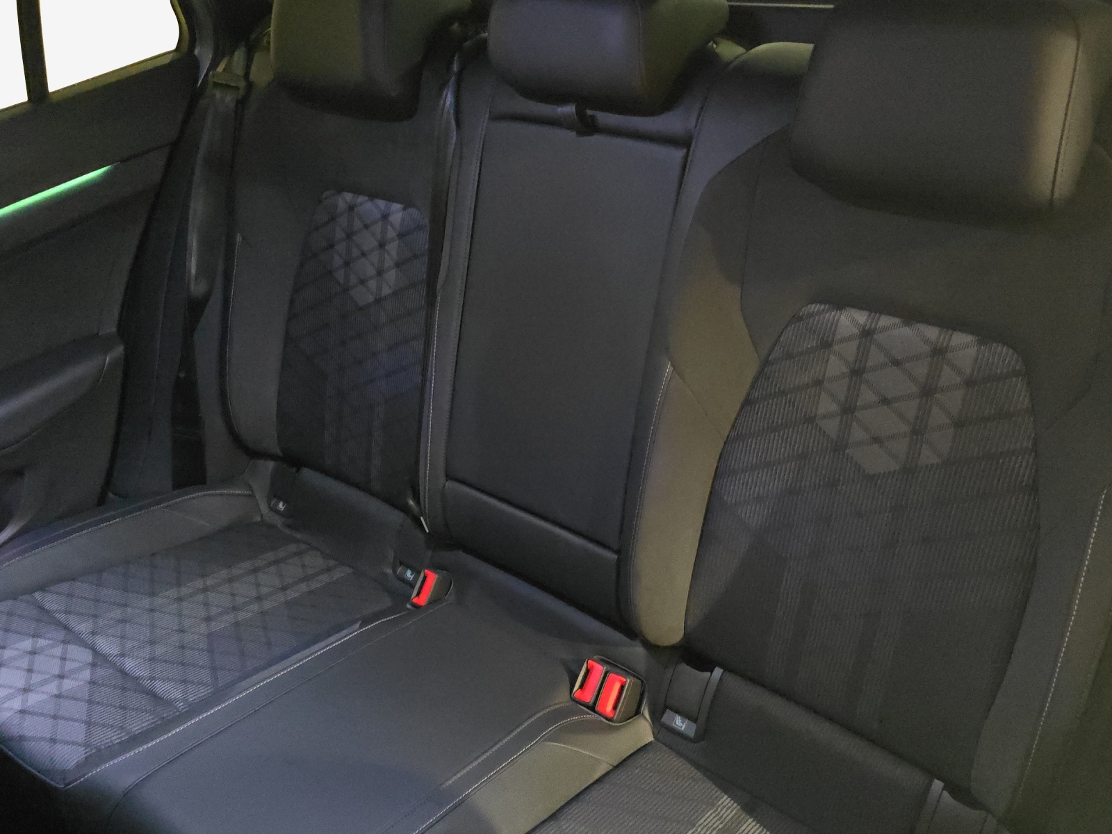VW Golf Variant 2.0 TSI R-Line DSG 4 Motion-image-11