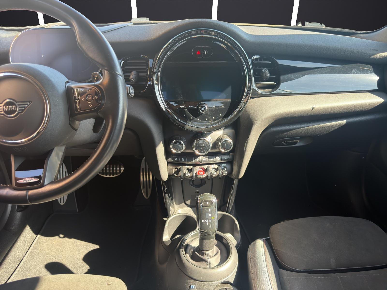 MINI Cabrio F57 2.0i John Cooper Works-image-11