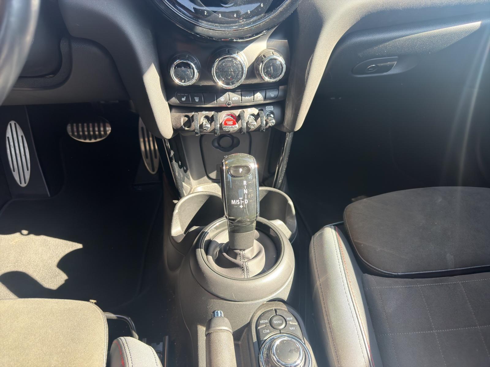 MINI Cabrio F57 2.0i John Cooper Works-image-12