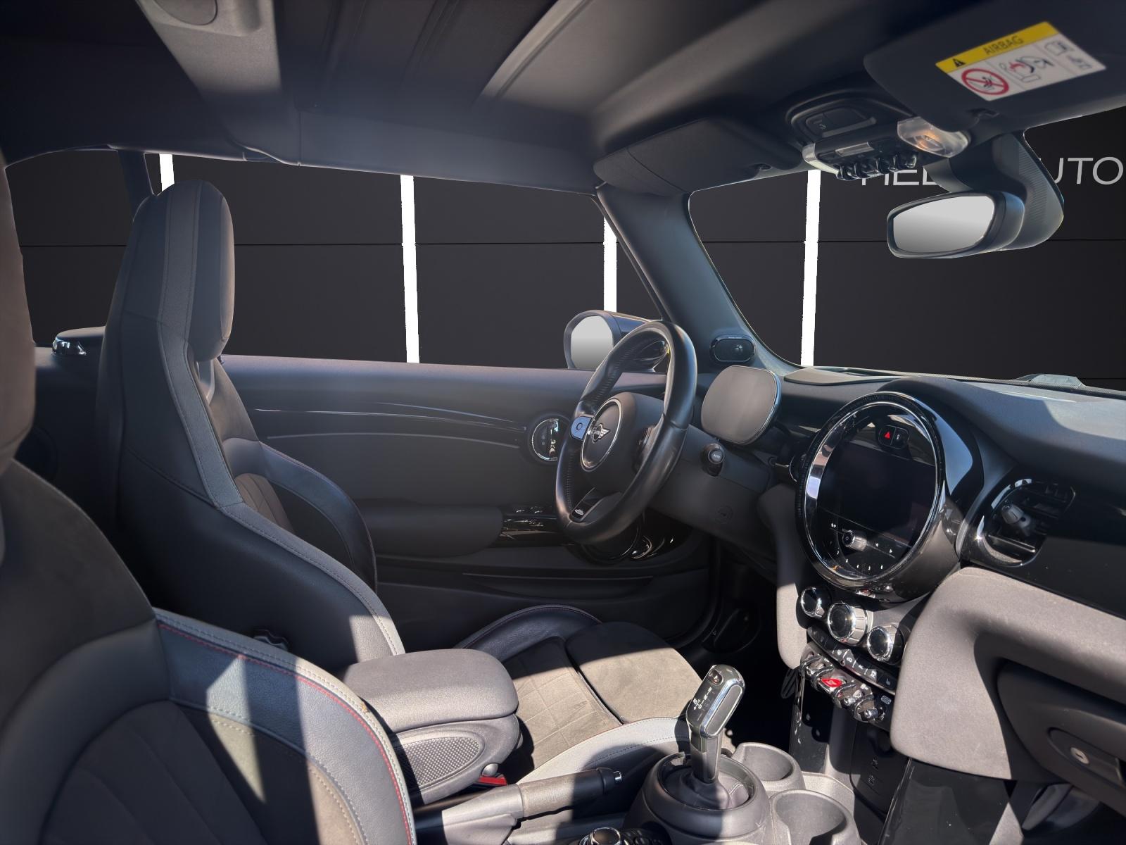 MINI Cabrio F57 2.0i John Cooper Works-image-18