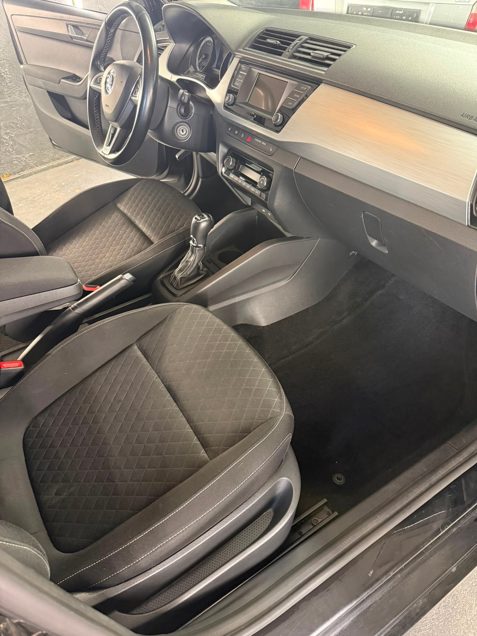 SKODA Fabia 1.2 TSI Swiss Edition DSG-image-5