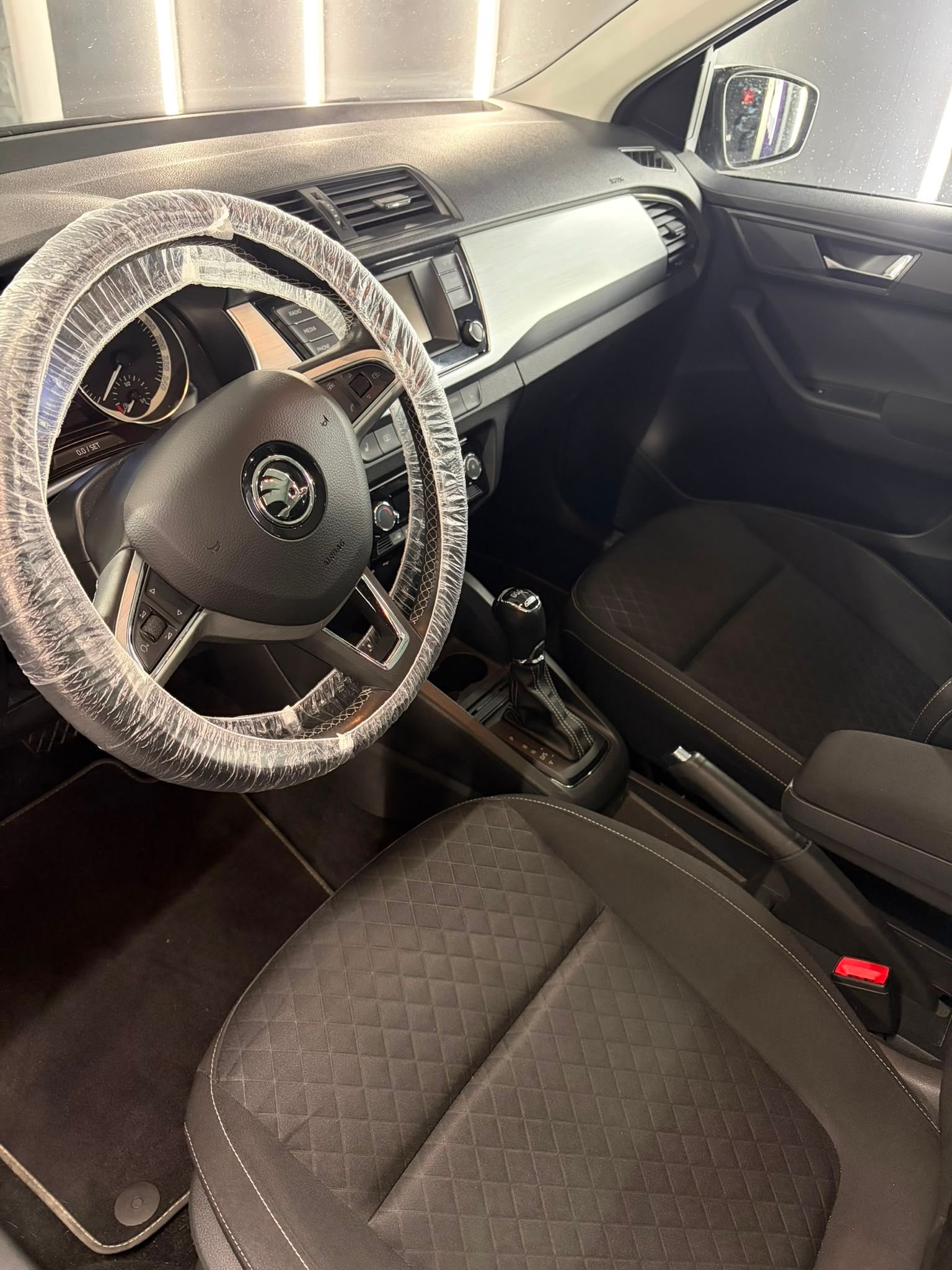 SKODA Fabia 1.2 TSI Swiss Edition DSG-image-3